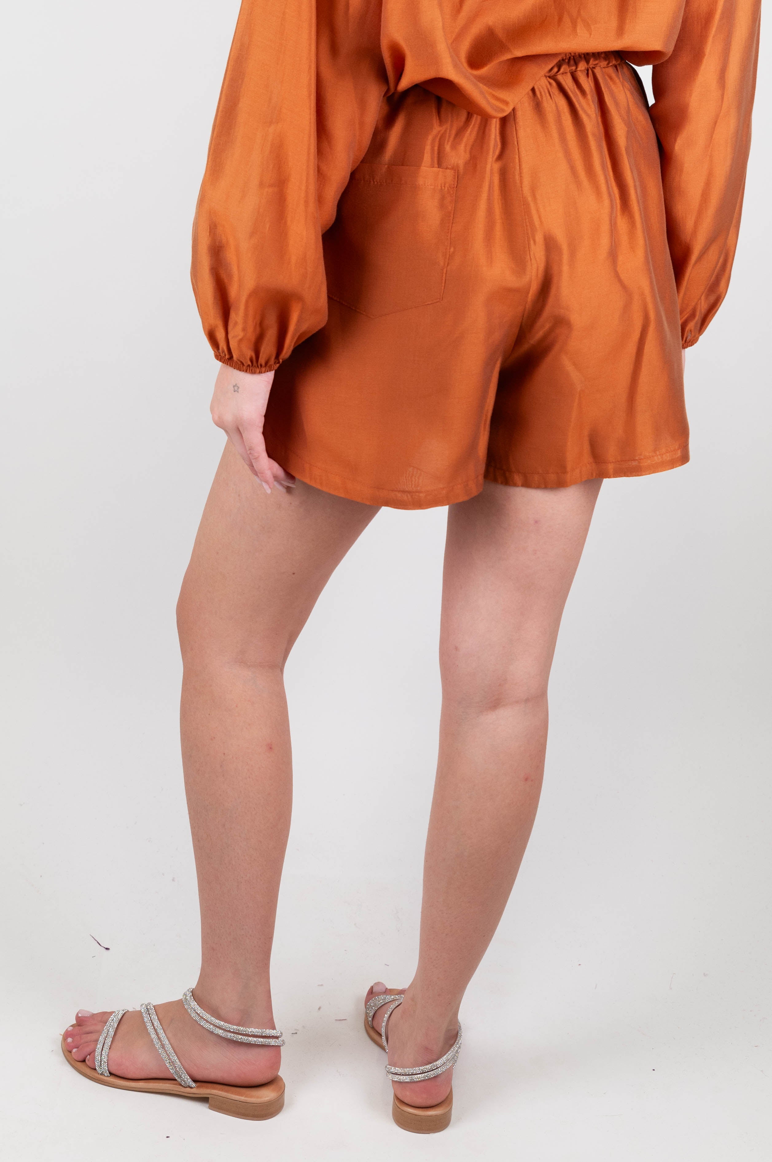 Tensione in - Shorts in lyocell con coulisse e nappine