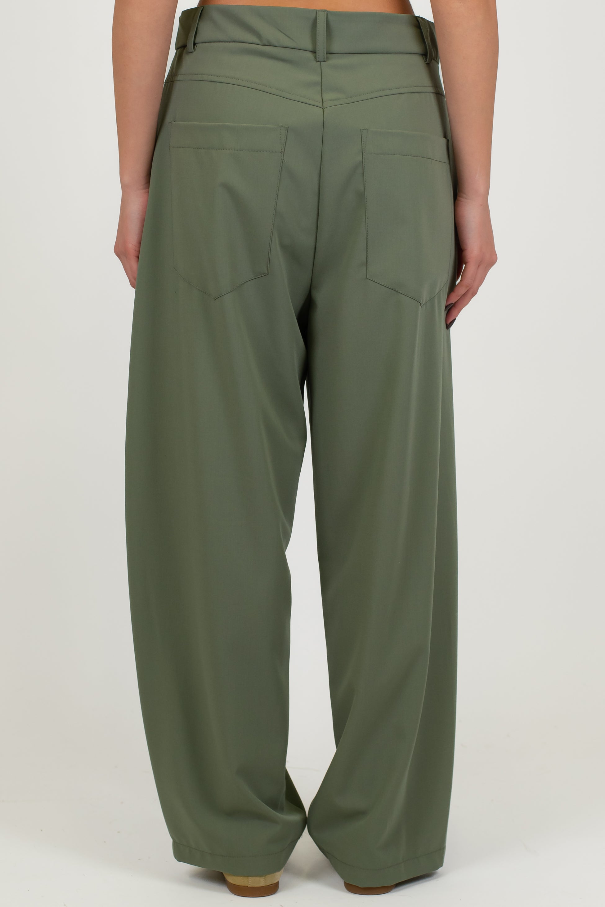 Tensione in - Pantalone ballon con tasconi posteriori