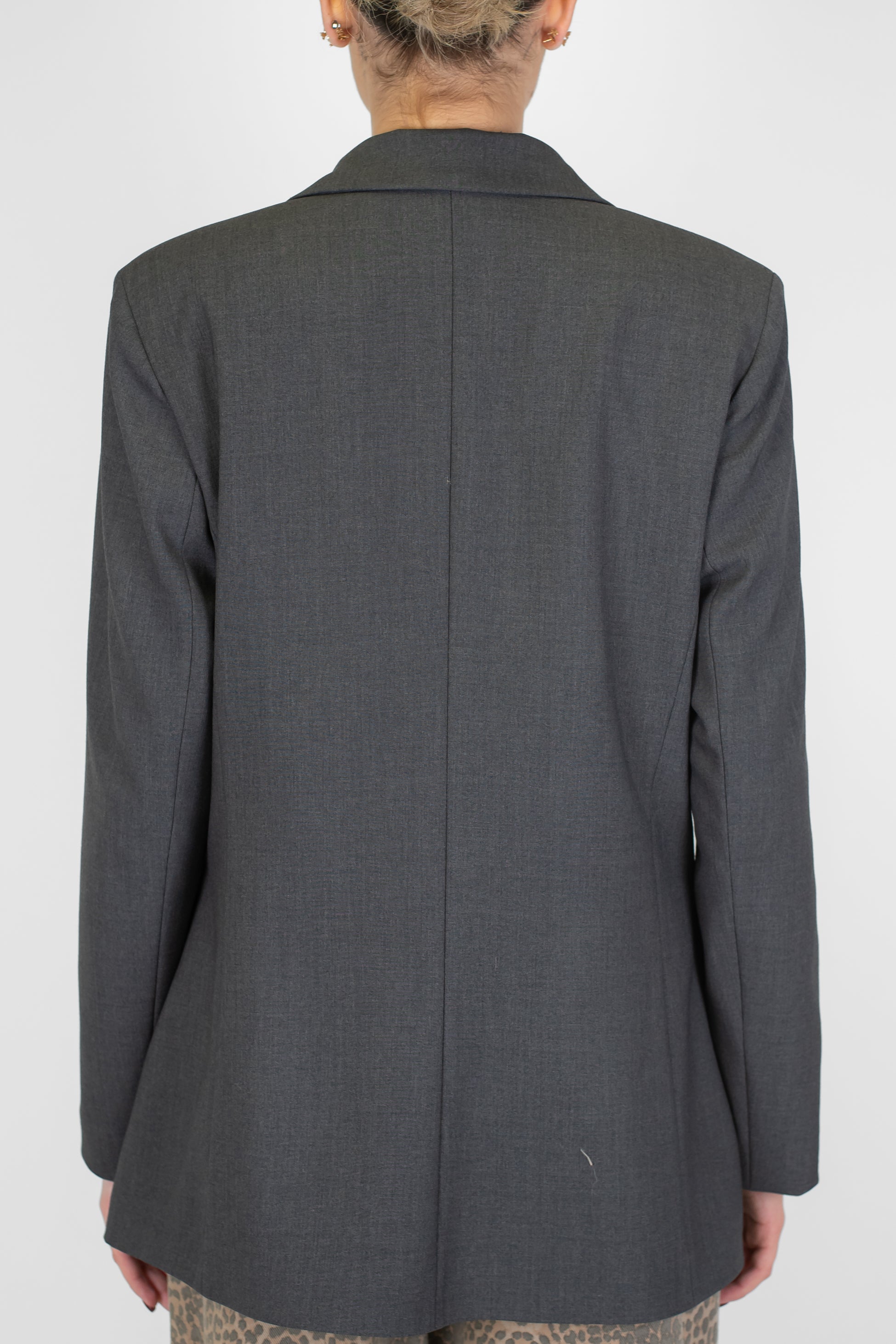 Tensione in - Giacca monopetto con spilla