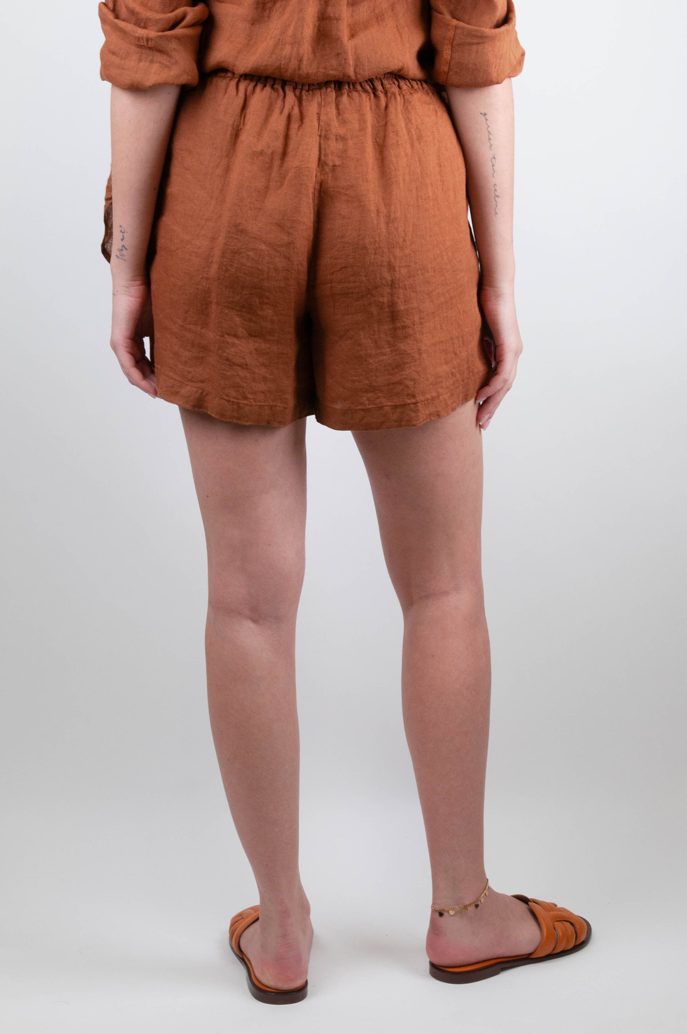 Tensione in - Shorts in puro lino con coulisse