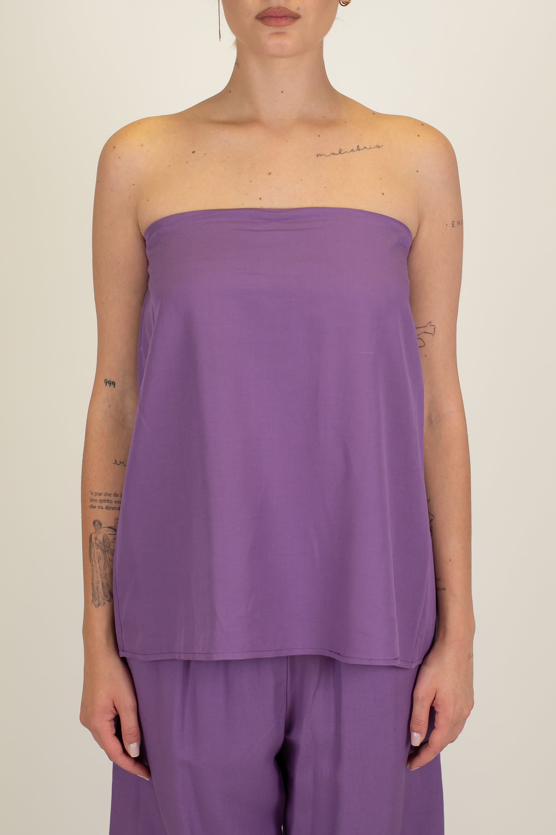 Tensione in - Coordinato in misto lino con top a fascia e pantalone palazzo con elastico sul retro