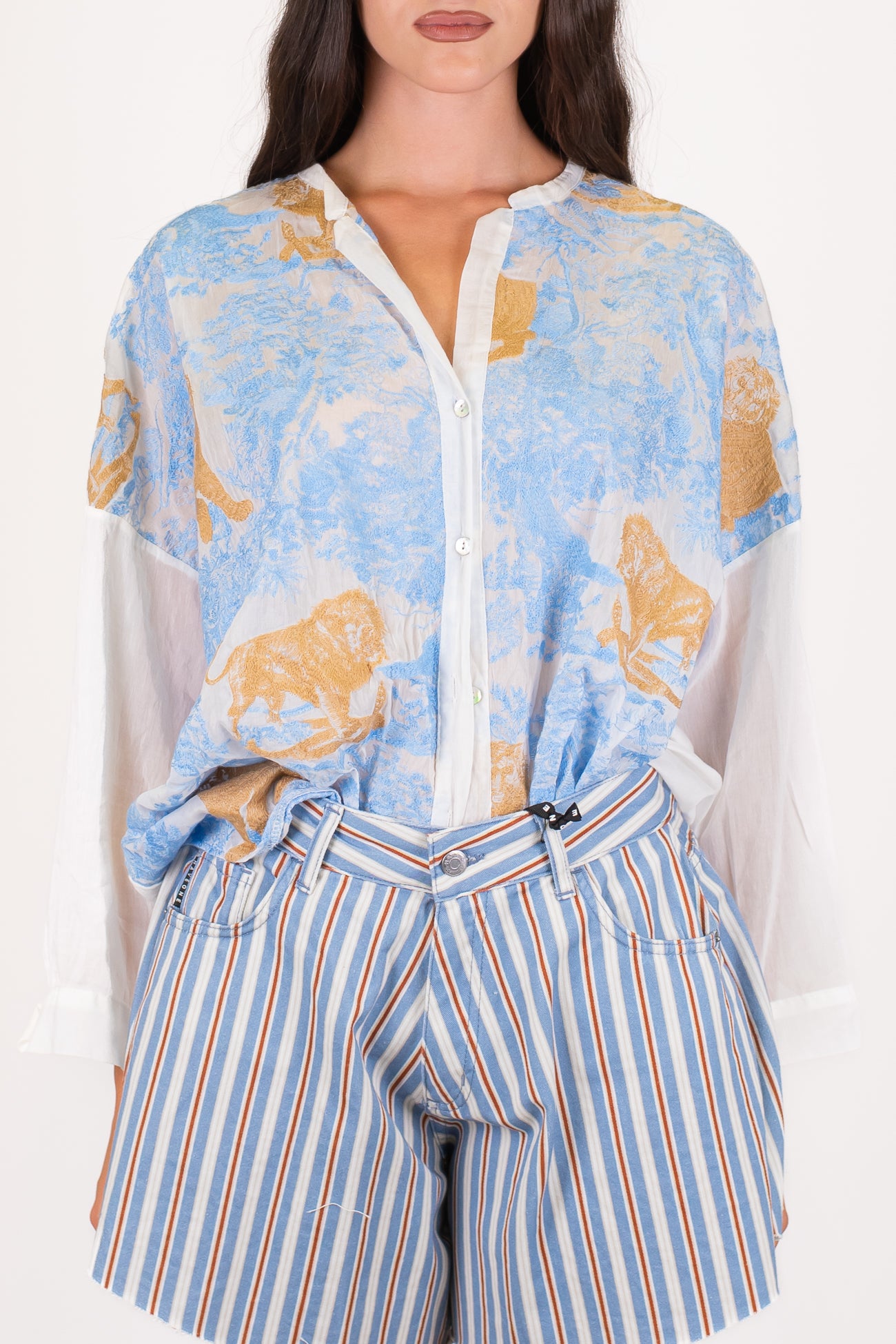 Tensione in - Camicia in misto mussola di cotone e seta fantasia leoni