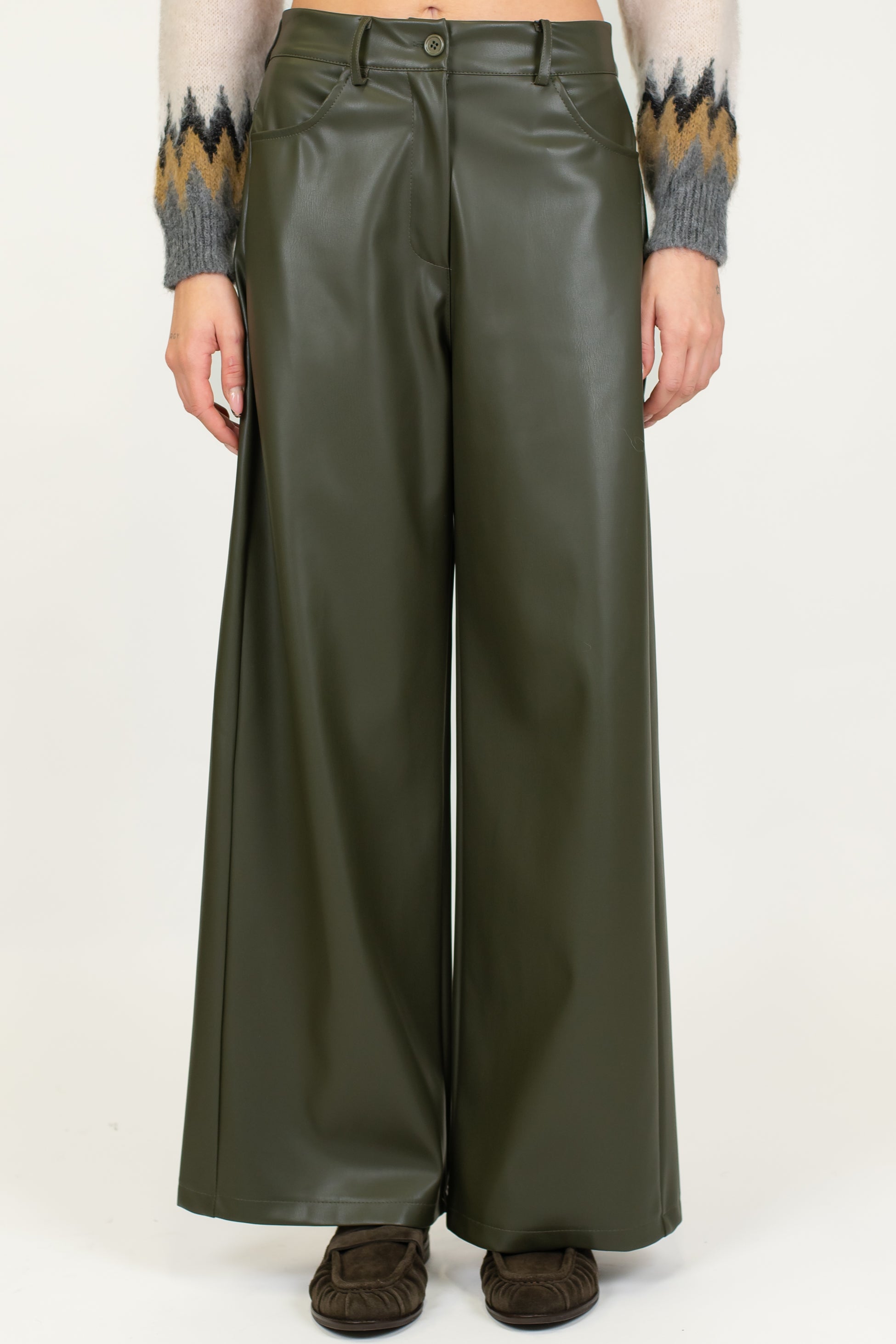 Tensione in - Pantalone palazzo in ecopelle modello Giusi con tasconi posteriori