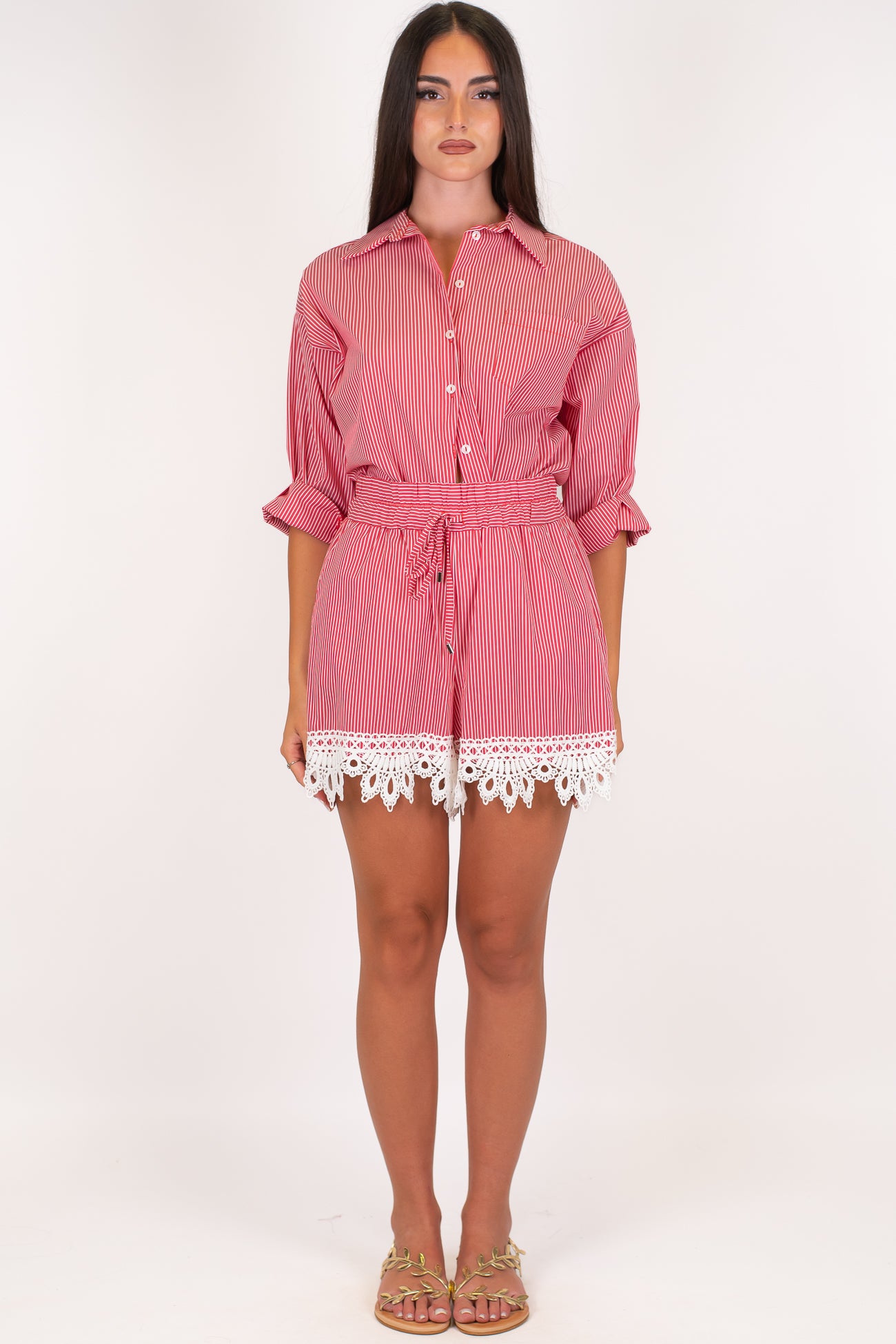 Motel - Coordinato camicia e shorts fantasia a righe in cotone con fondo in pizzo