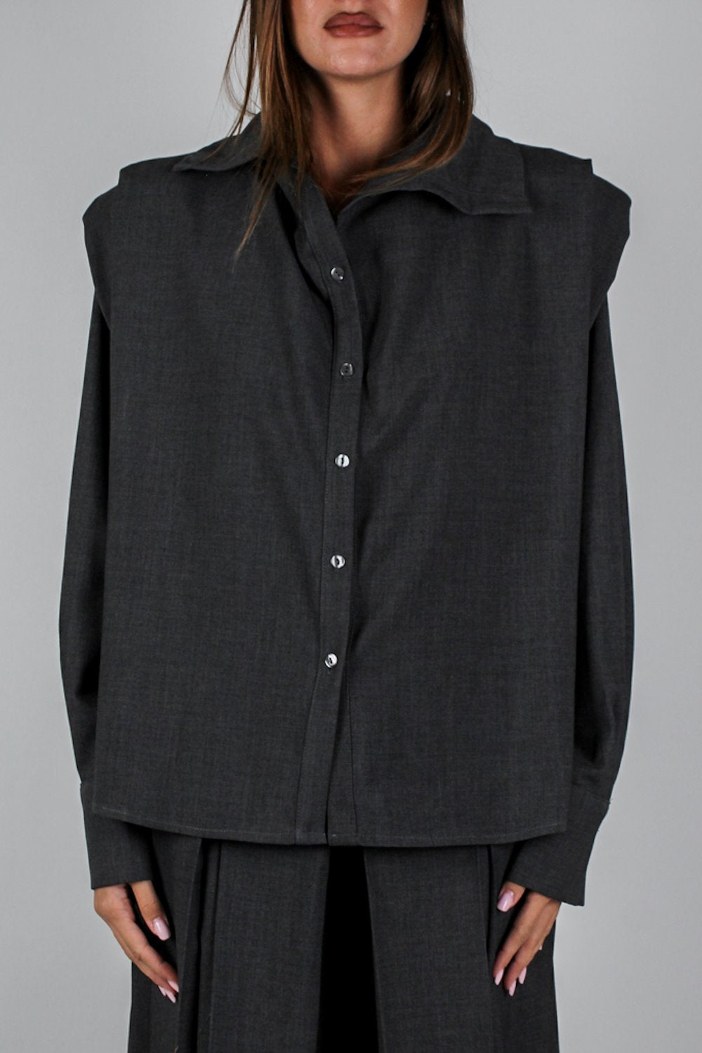 Tensione in - Camicia a scatola con spalla a sbuffo