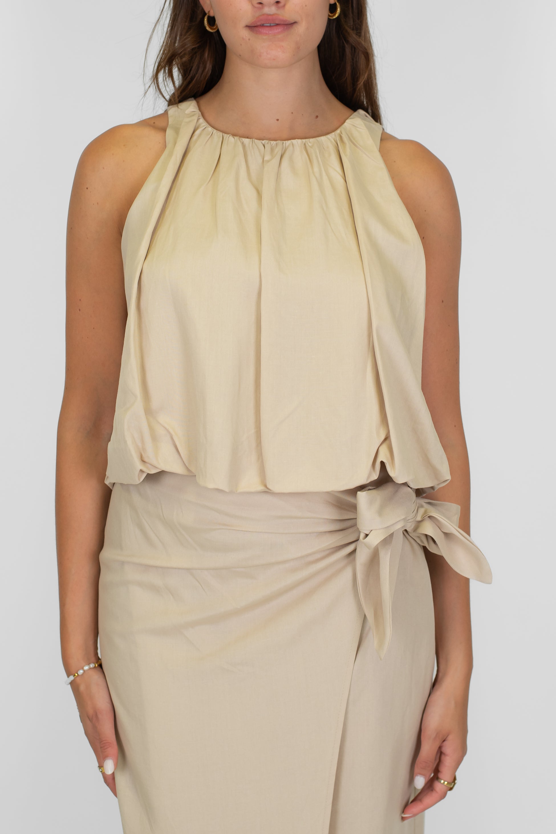 Tensione in - Top in misto viscosa e lino con fondo a palloncino