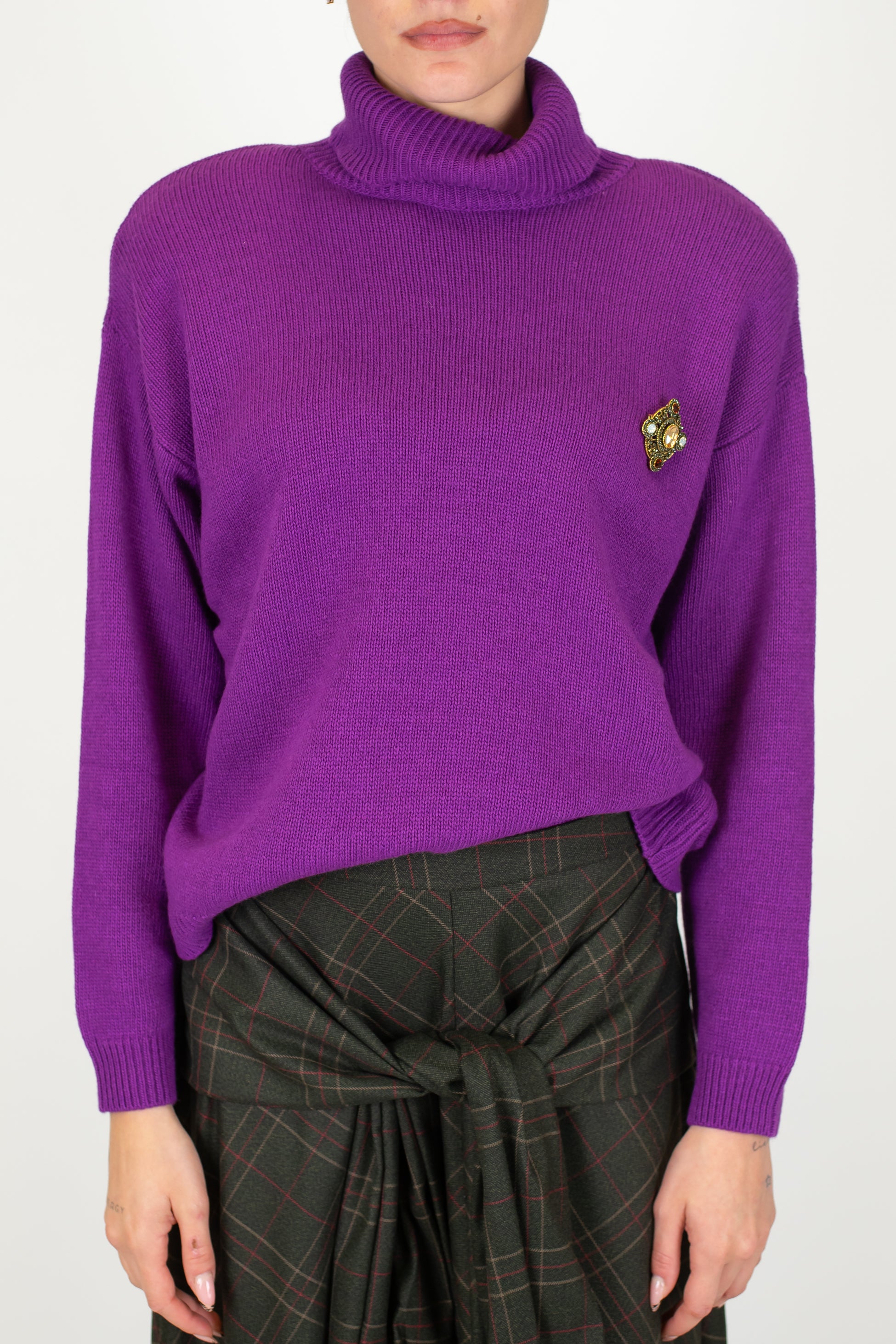 Motel - Dolcevita in misto lana con spalline e spilla gioiello