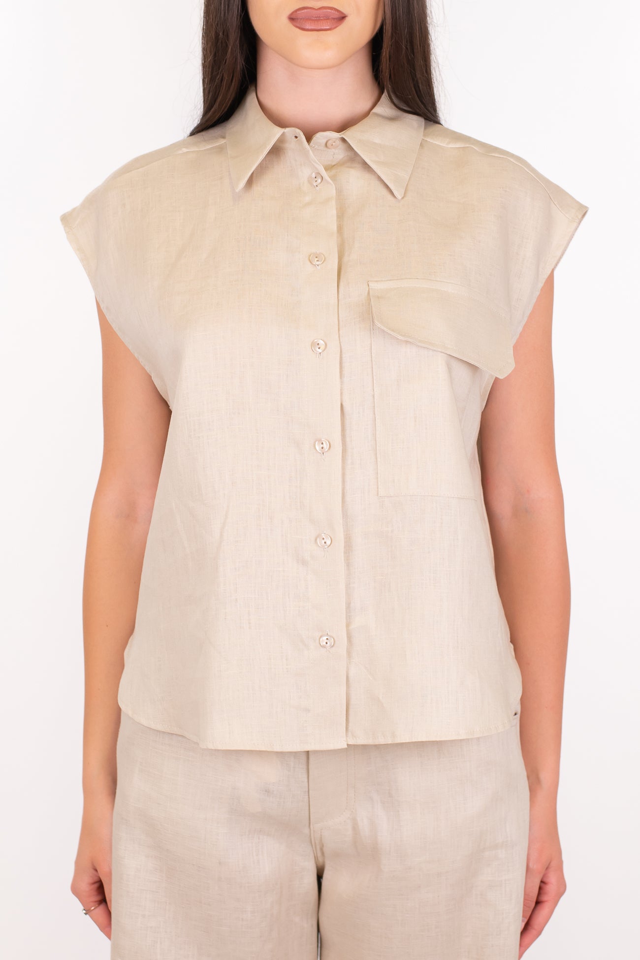 Tensione in - Camicia giromaniche in puro lino con taschino