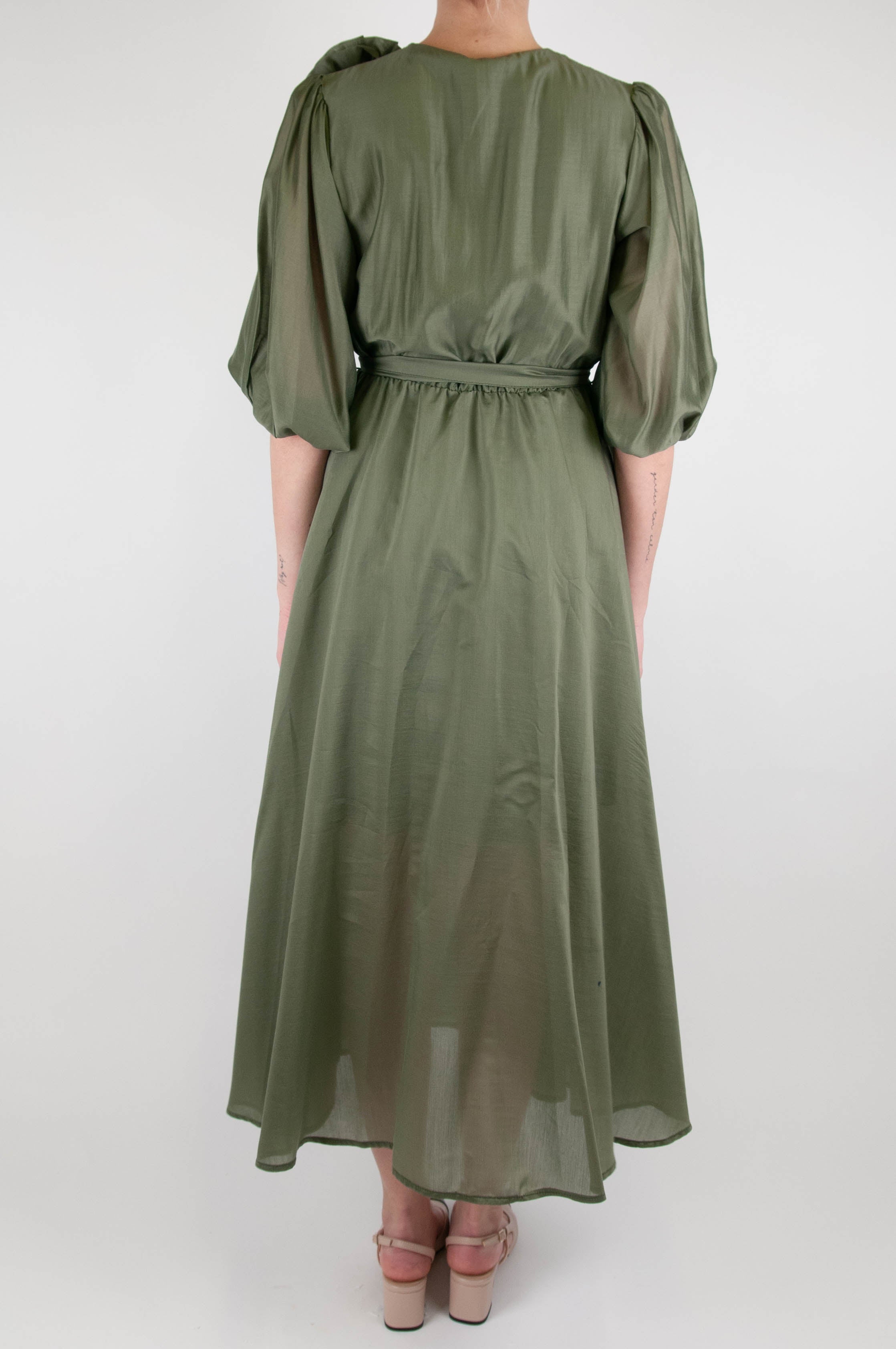 Tension in - Shirtdress with three-quarter sleeves and flower brooch