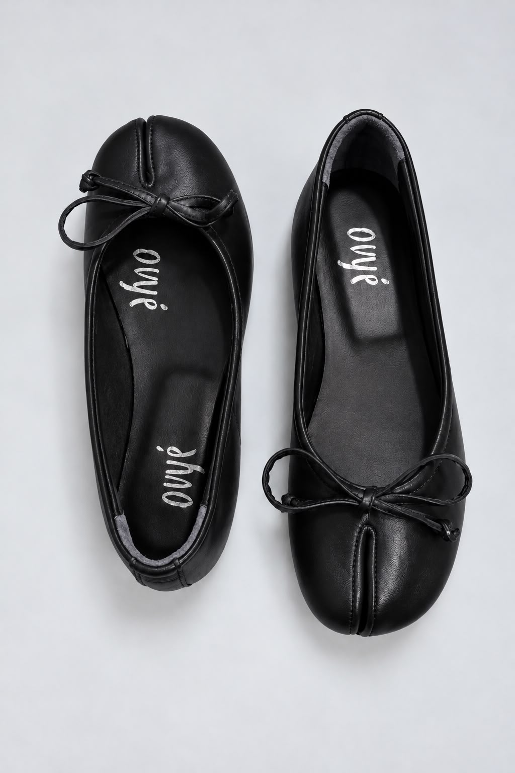 Ovyé - Ballerina in pelle infradito con fiocco