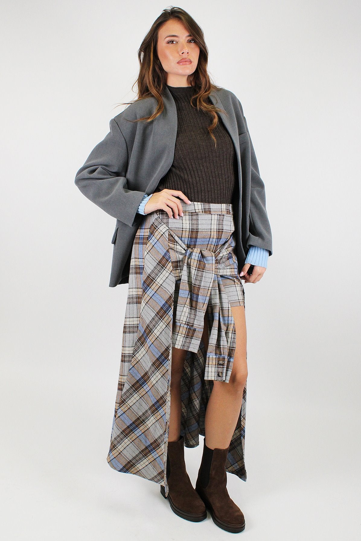 Dixie - Giacca senza collo con abbottonatura asimmetrica ed elastico sul retro