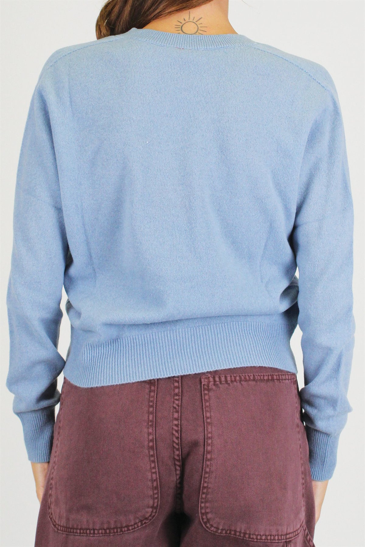 Tensione in - Maglia scollo a V in pura lana