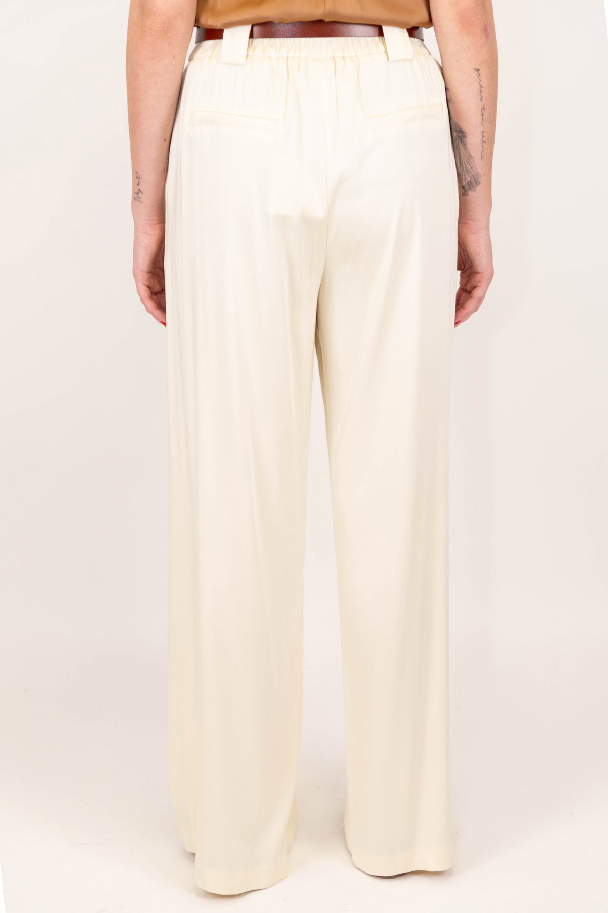 Tensione in - Pantalone palazzo in tencel con elastico sul retro