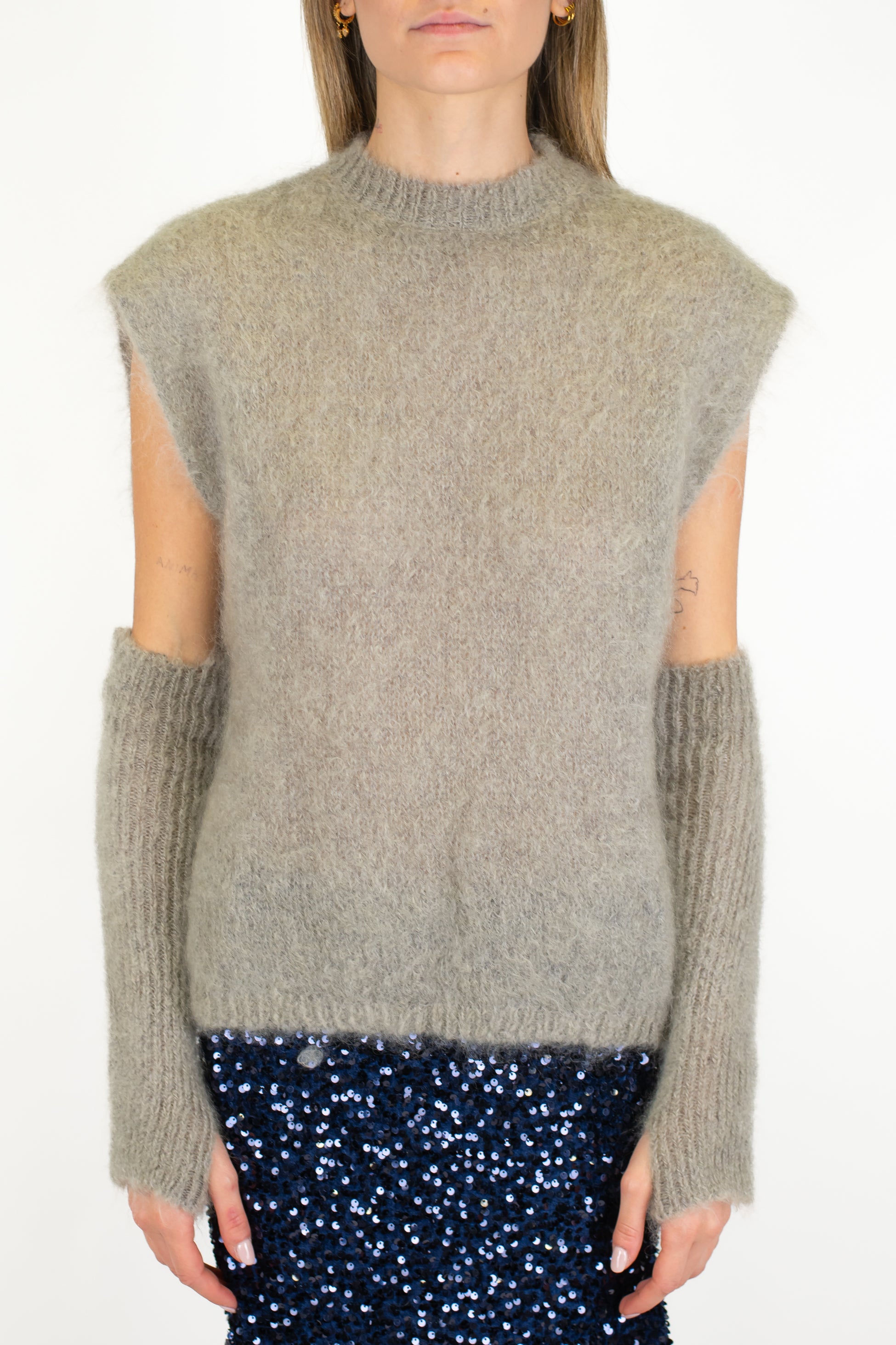 Tensione in - Maglia giromaniche in lana mohair con manicotti