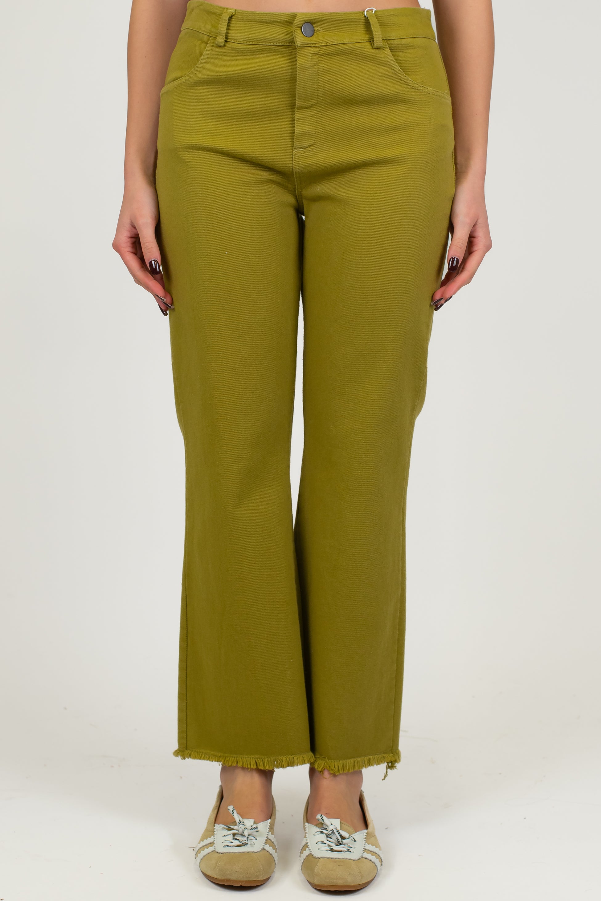 Motel - Pantalone trombetta in denim colorato sfrangiato sul fondo