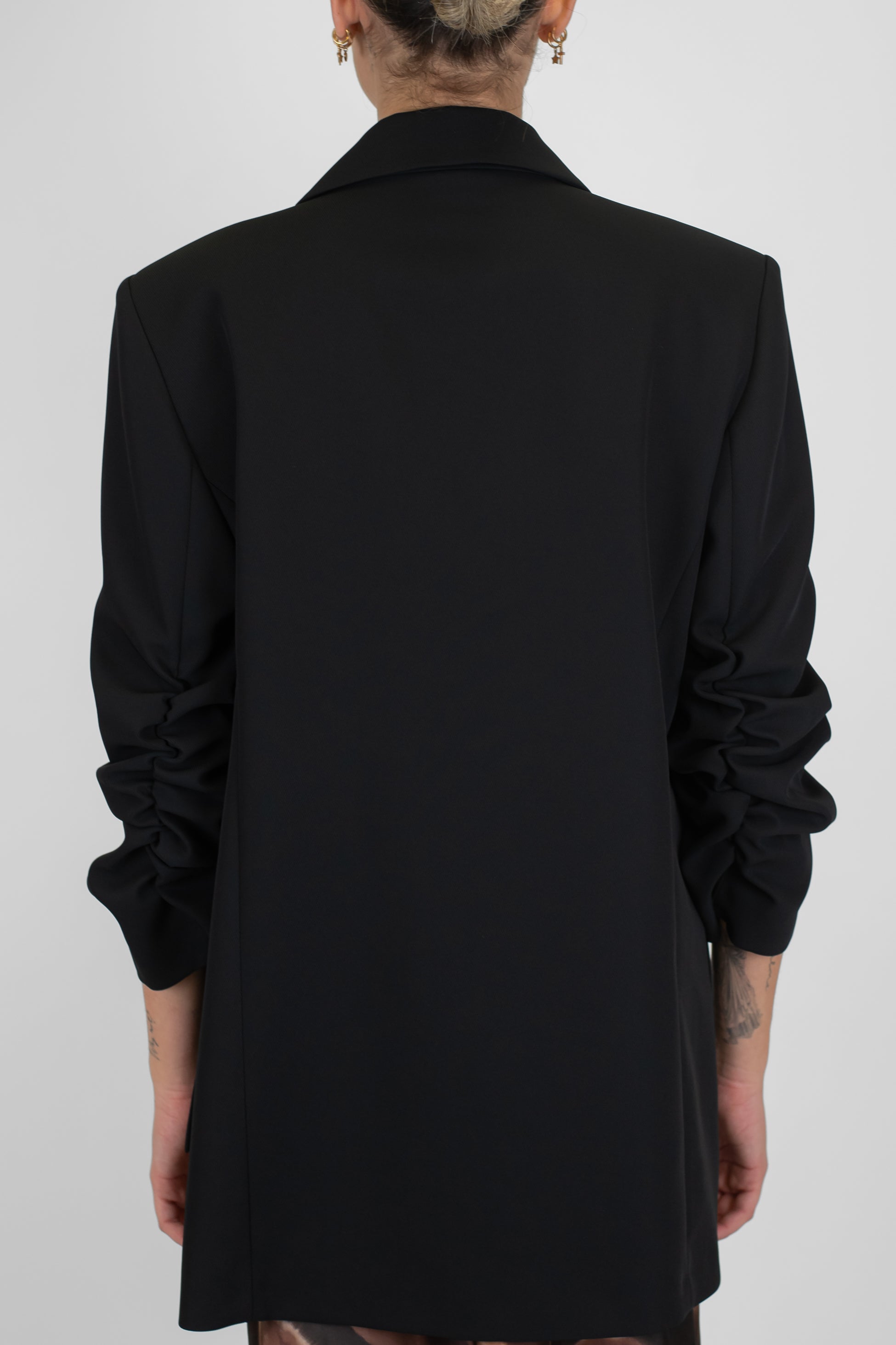 Imperial - Giacca monopetto in tessuto fluido con spalline e maniche arricciate