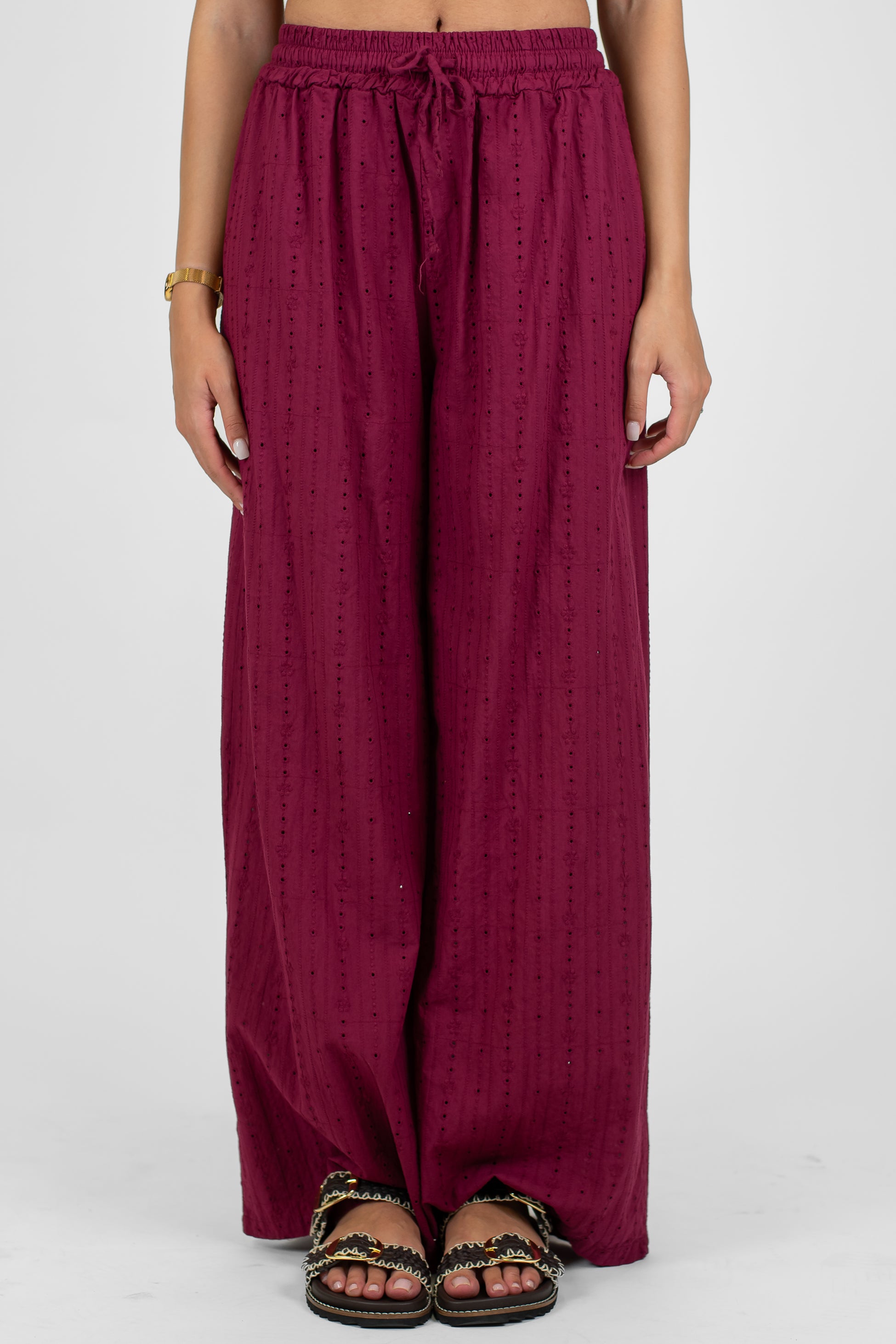 Haveone - Coordinato in pizzo sangallo con t-shirt scollo a V e pantalone palazzo con coulisse