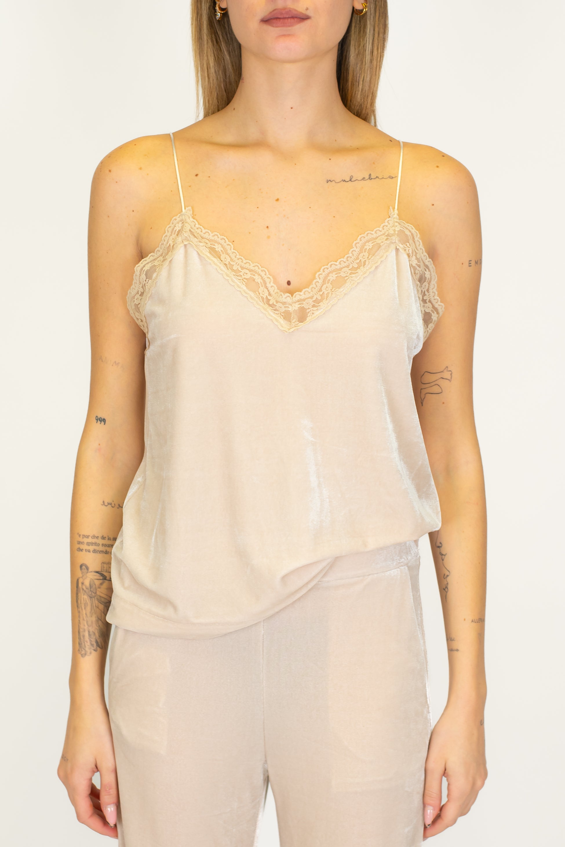 Maryley - Top scollo a V in velluto con bretelline e orlo in pizzo