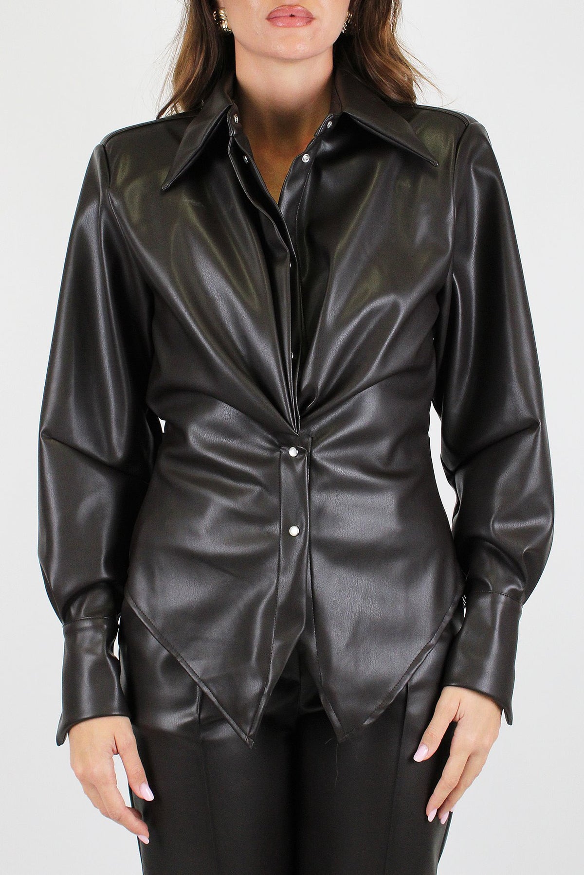 Tensione in - Camicia in ecopelle sfiancata con spalline