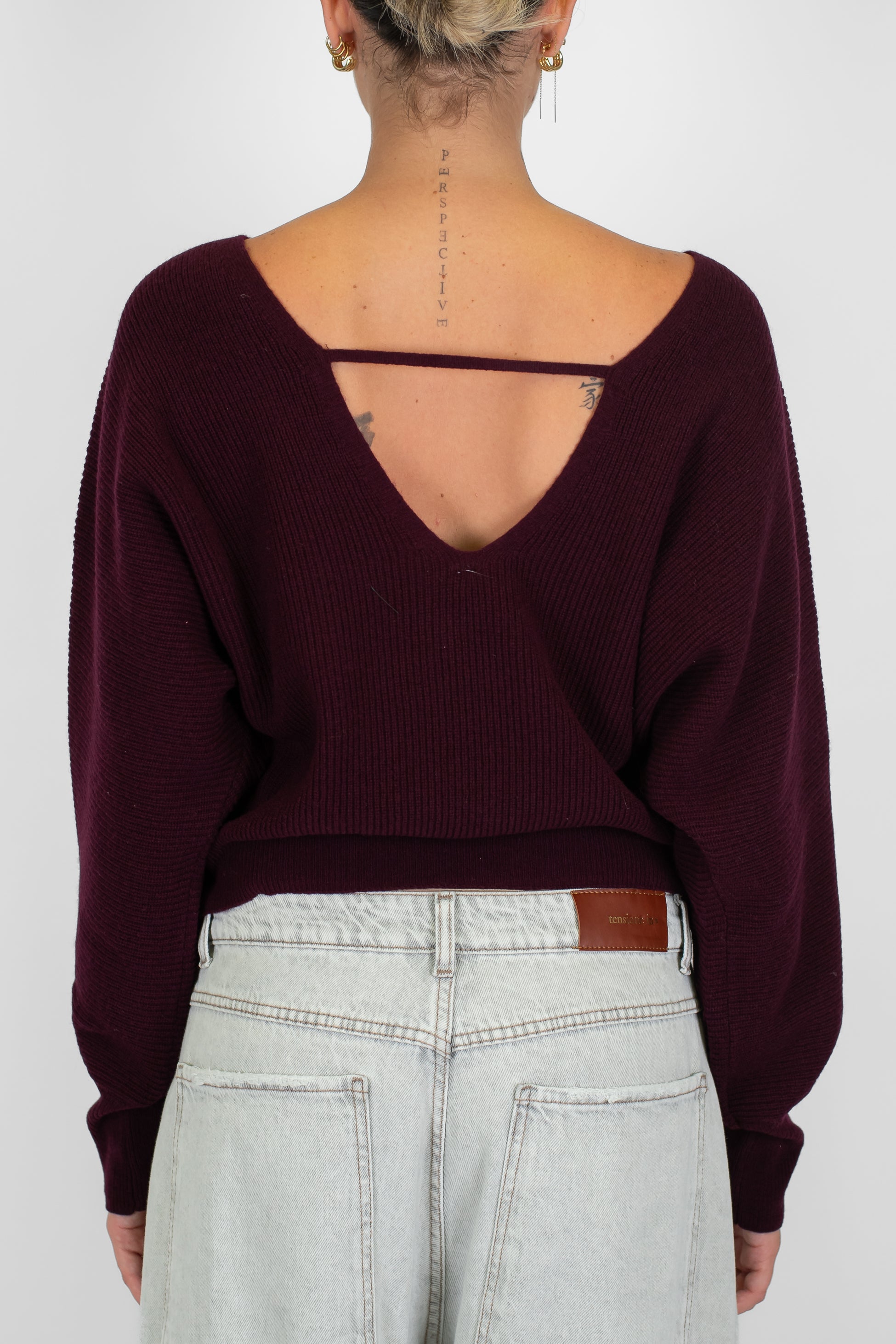 Tensione in - Maglia scollo a V fronte-retro in pura lana