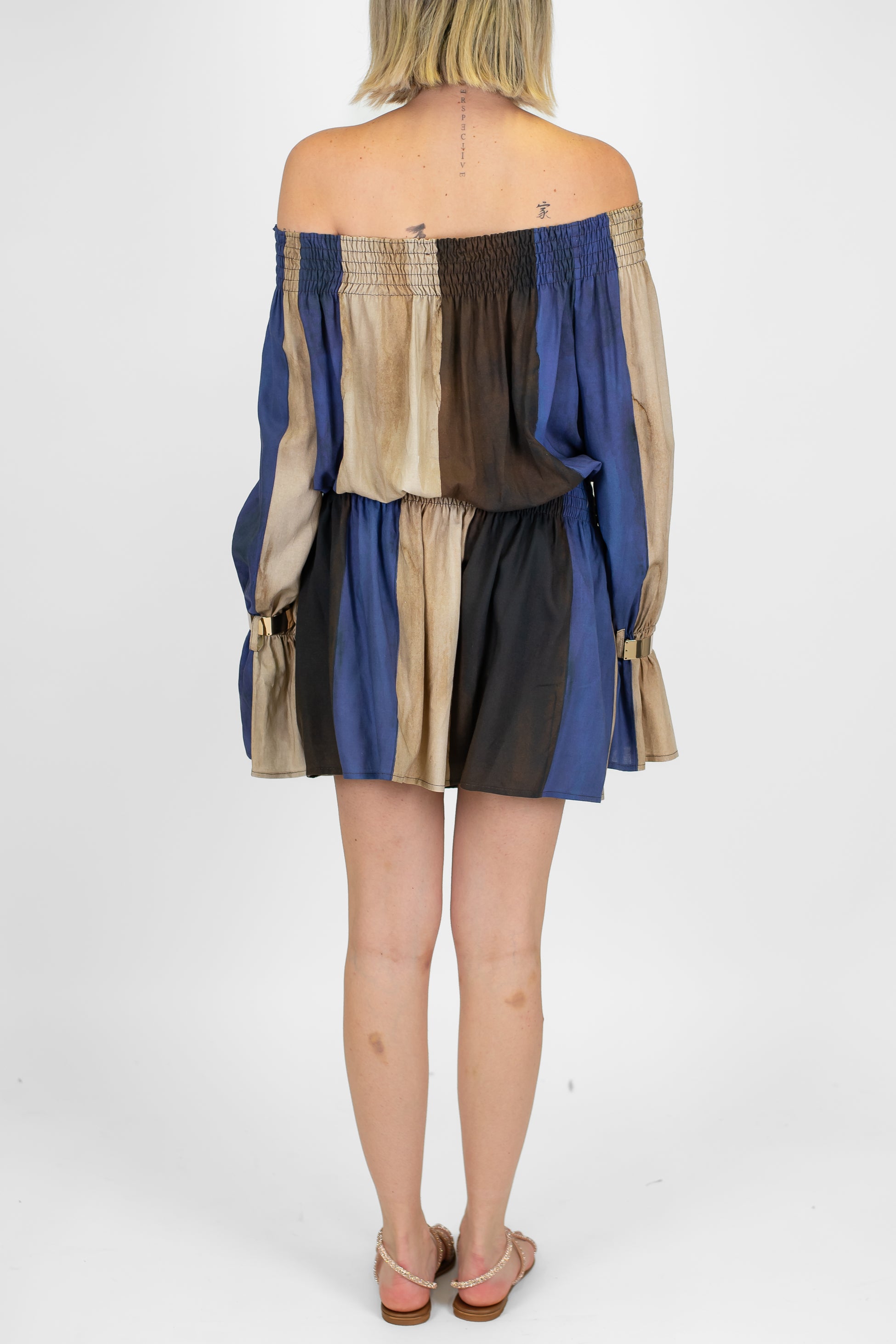 Motel - Abito corto multicolor in misto viscosa e lino con scollo shiffer con bracciali ai polsi