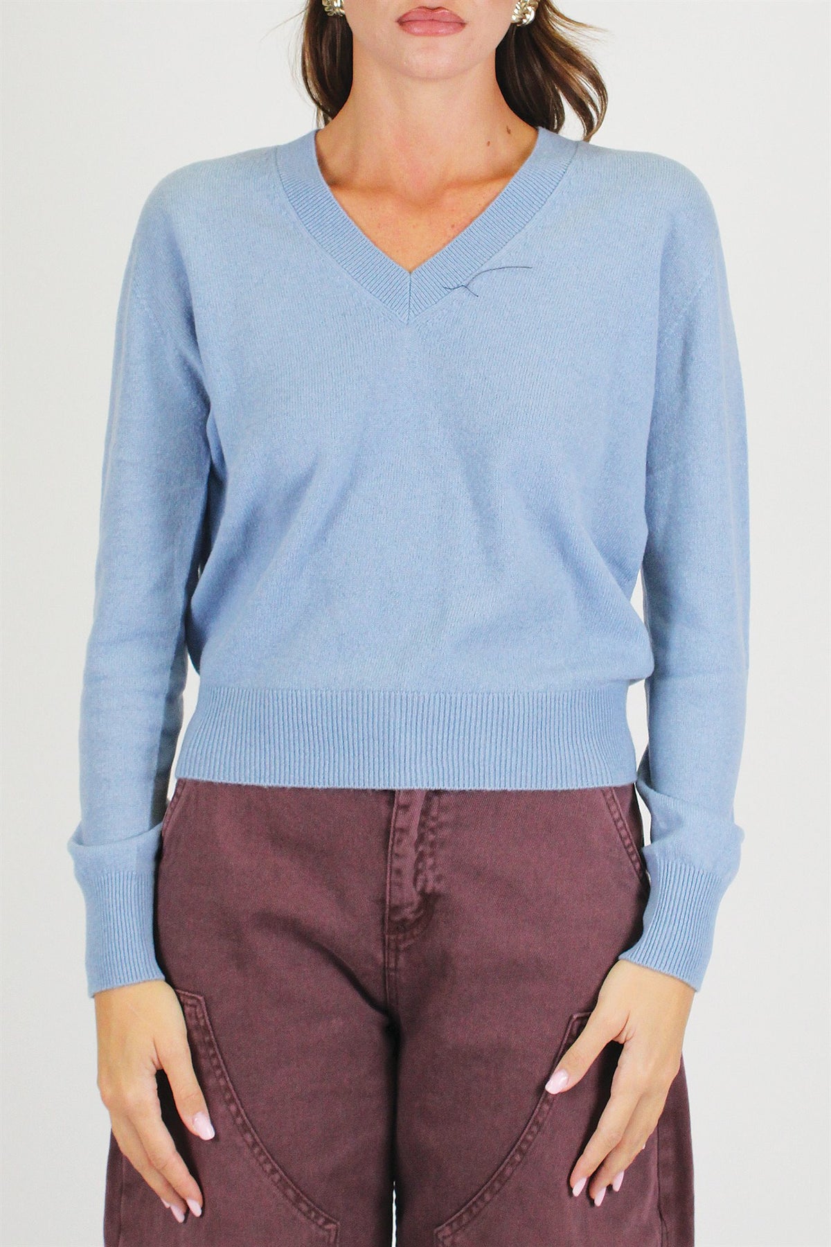 Tensione in - Maglia scollo a V in pura lana