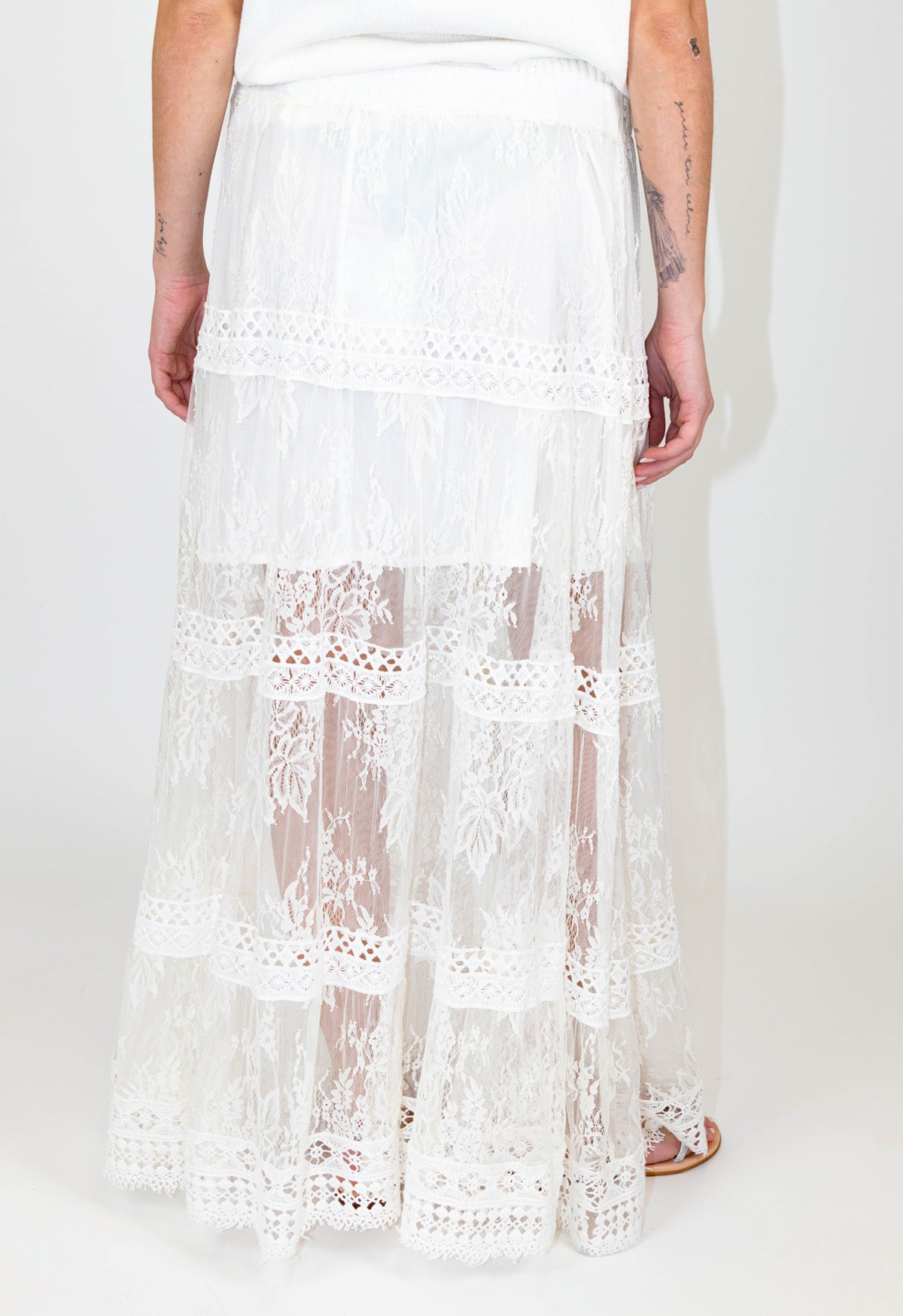 Motel - Gonna in pizzo e dettagli crochet con elastico in vita