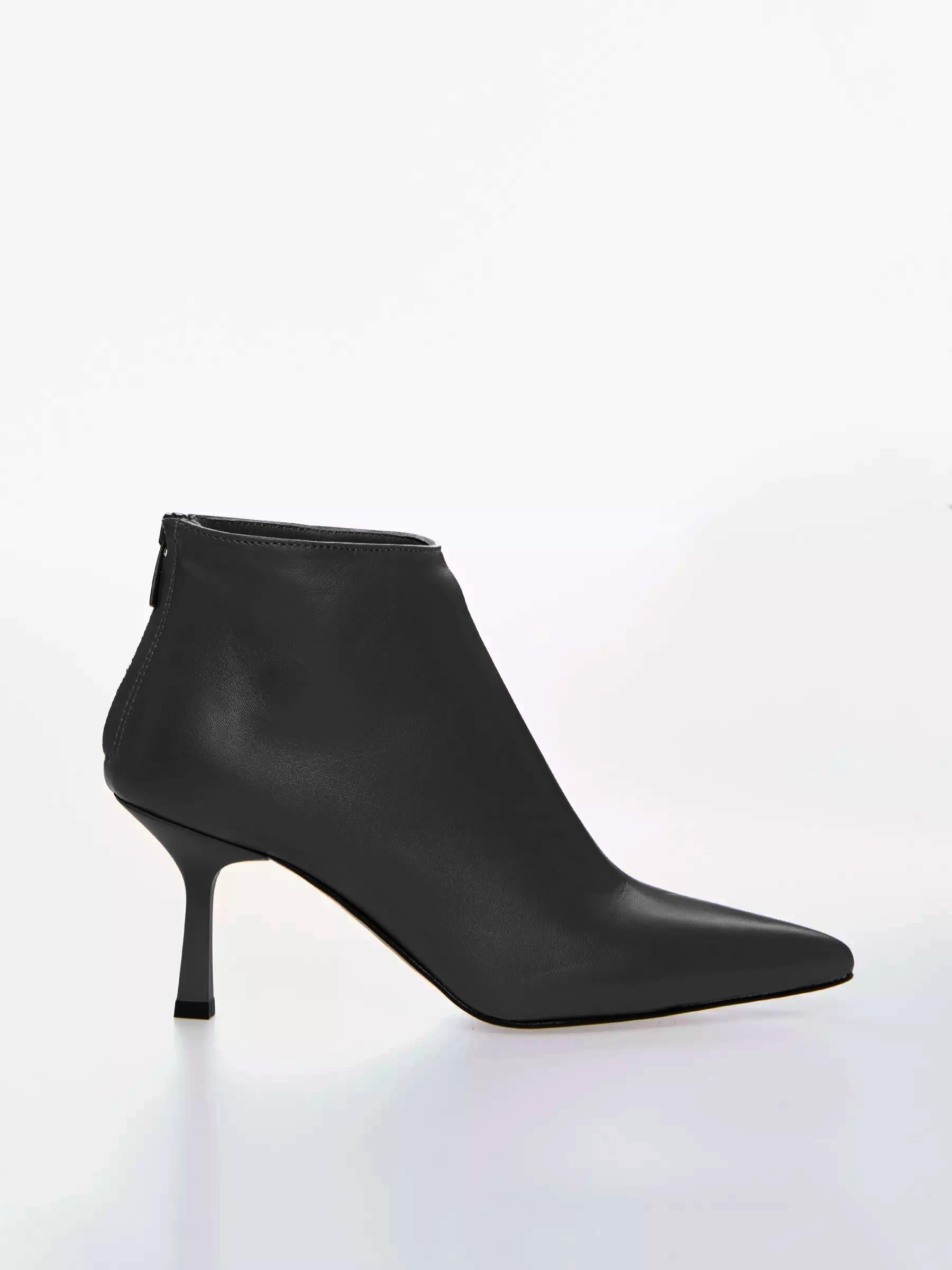 Ovyé - Tronchetto in pelle con zip sul retro