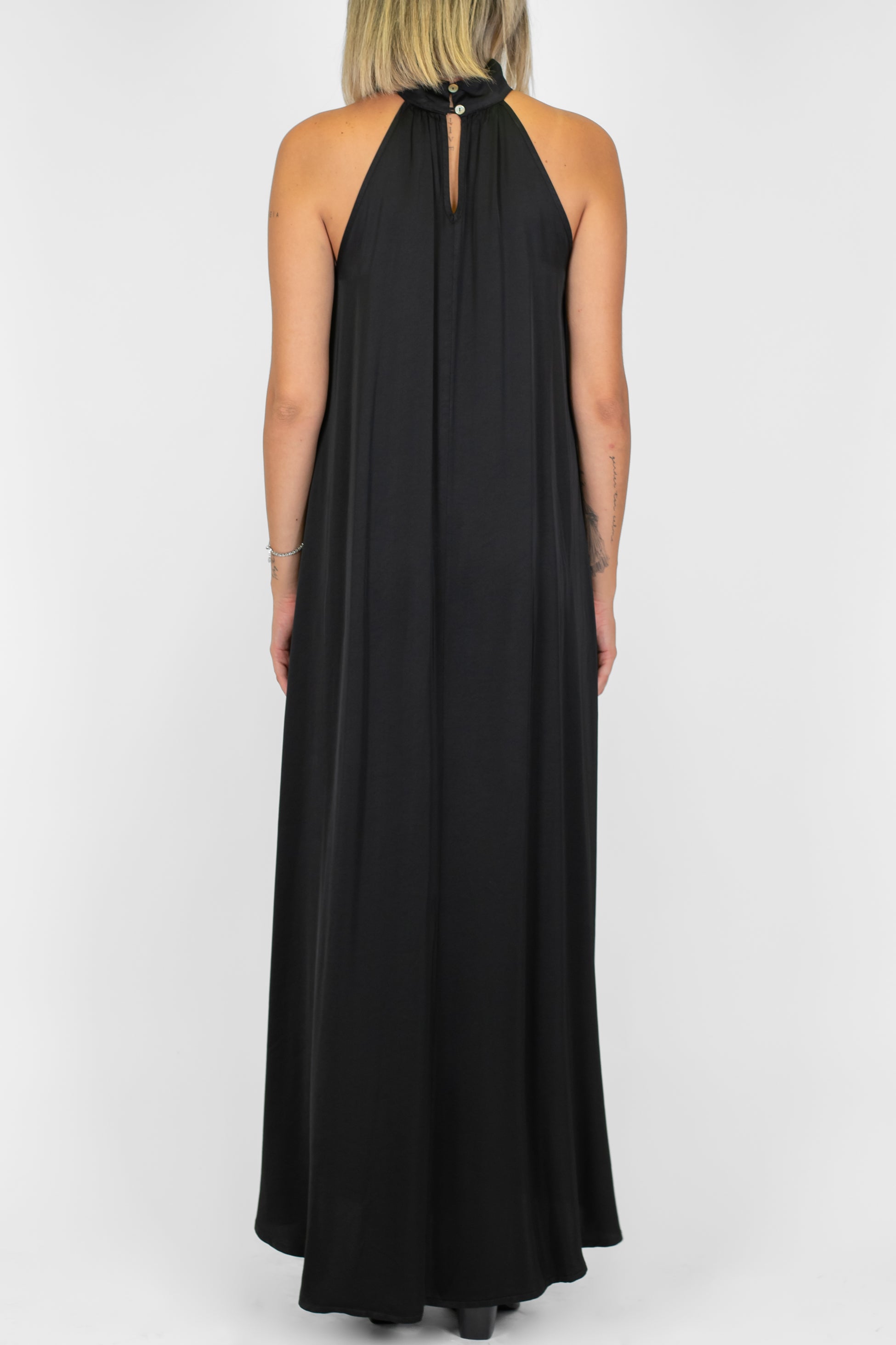 Tensione in - Abito lungo giromaniche in viscosa con scollo all'americana