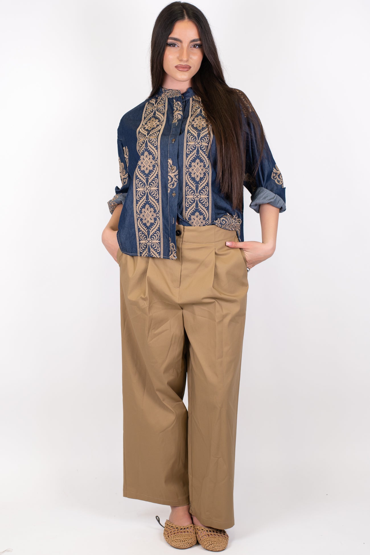Tensione in - Pantalone regular a gamba ampia in cotone con pinces