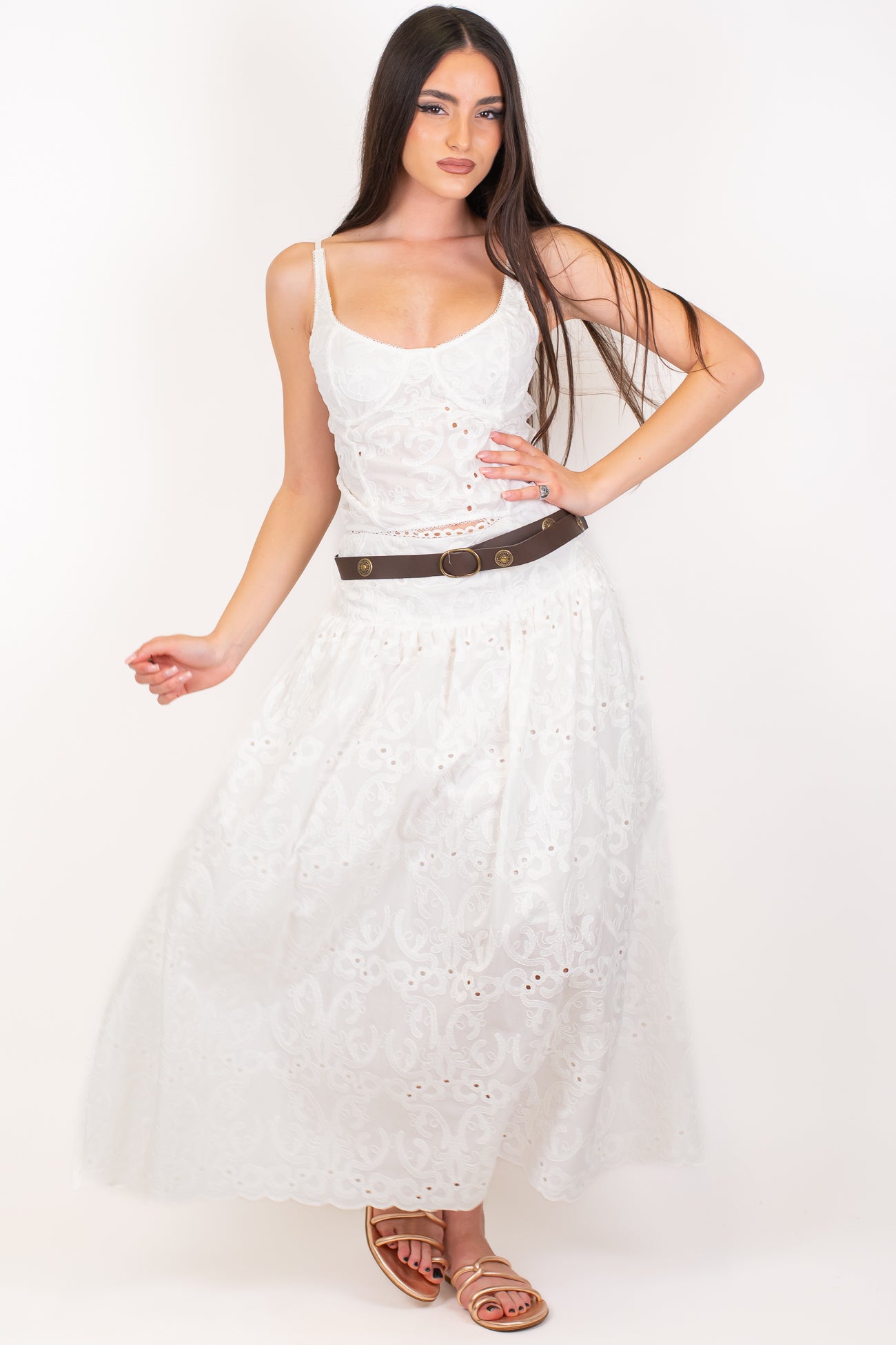 Tensione in - Gonna in pizzo sangallo con chiusura zip sul retro