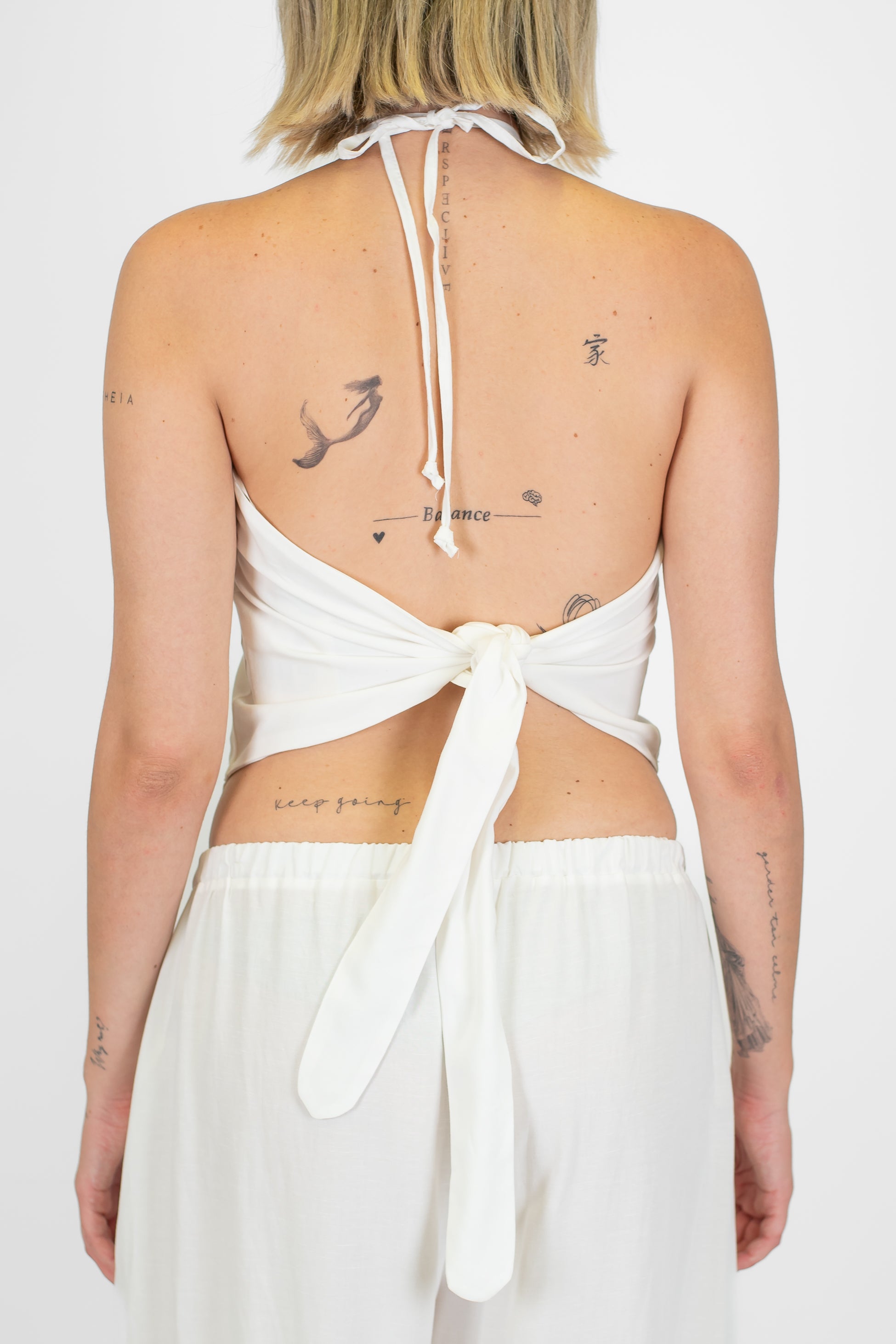 Tensione in - Coordinato in misto lino con allaccio sul retro e pantalone palazzo con elastico in vita