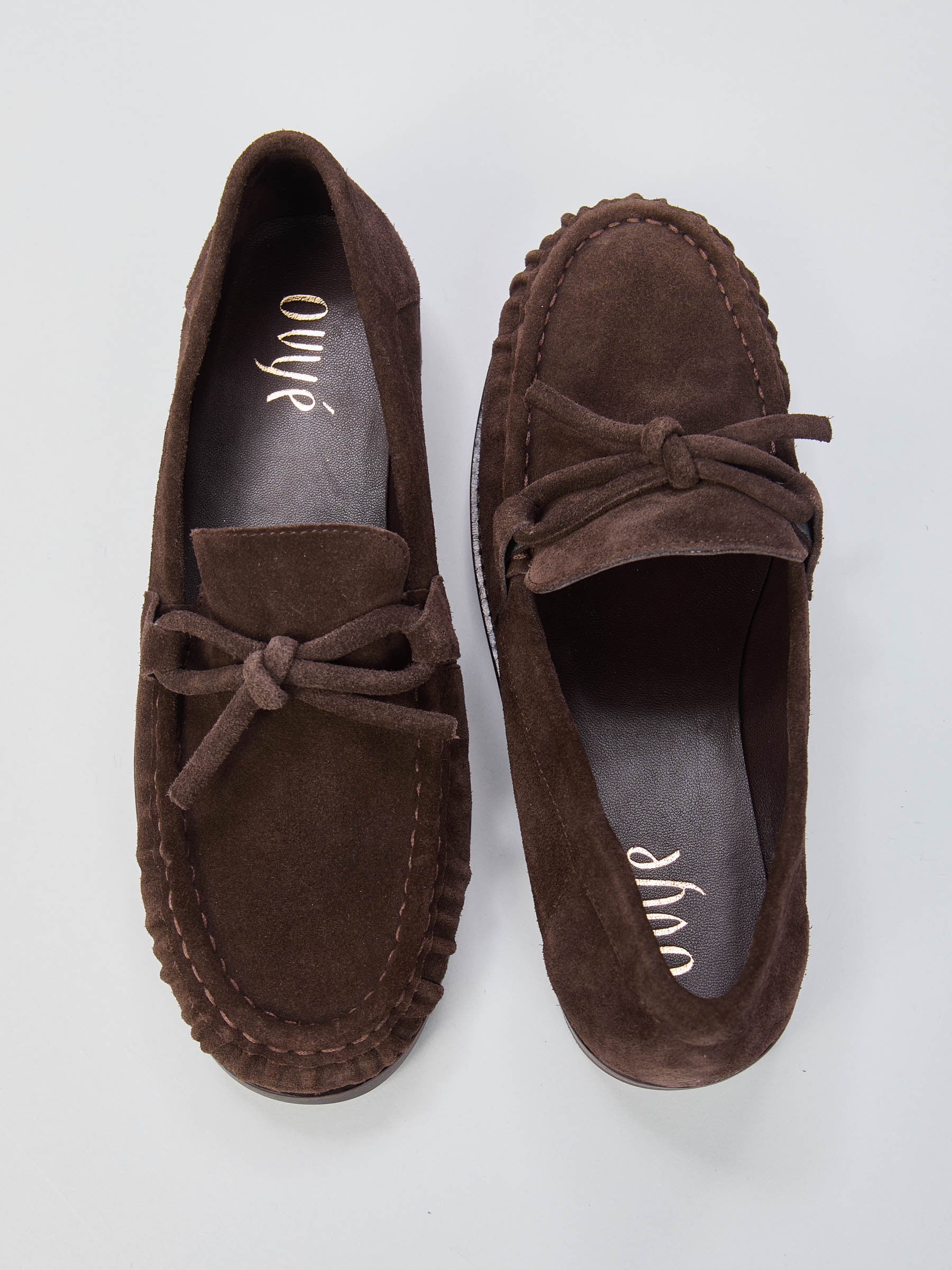 Ovyé - Mocassino in suede arricciato con fiocco
