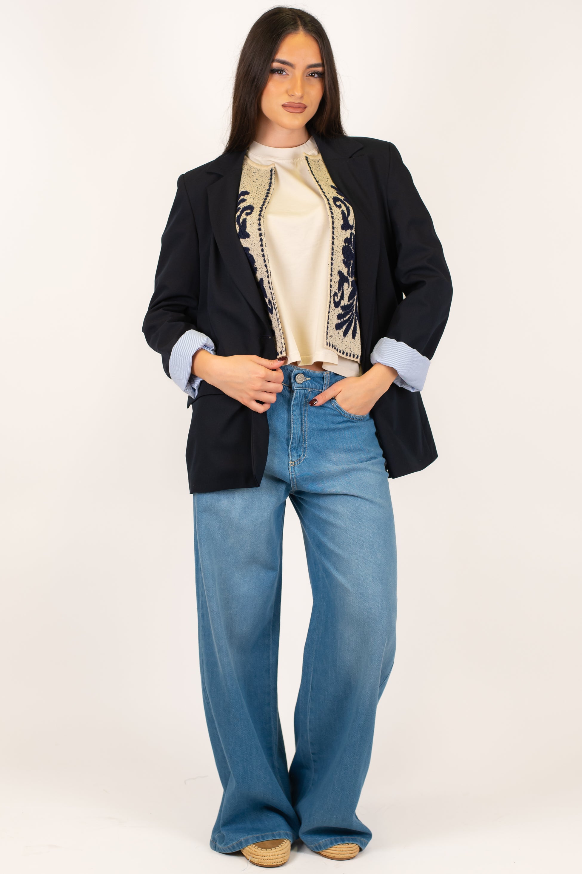 Tensione in - Blazer con risvolto manica a contrasto e chiusura ad un bottone