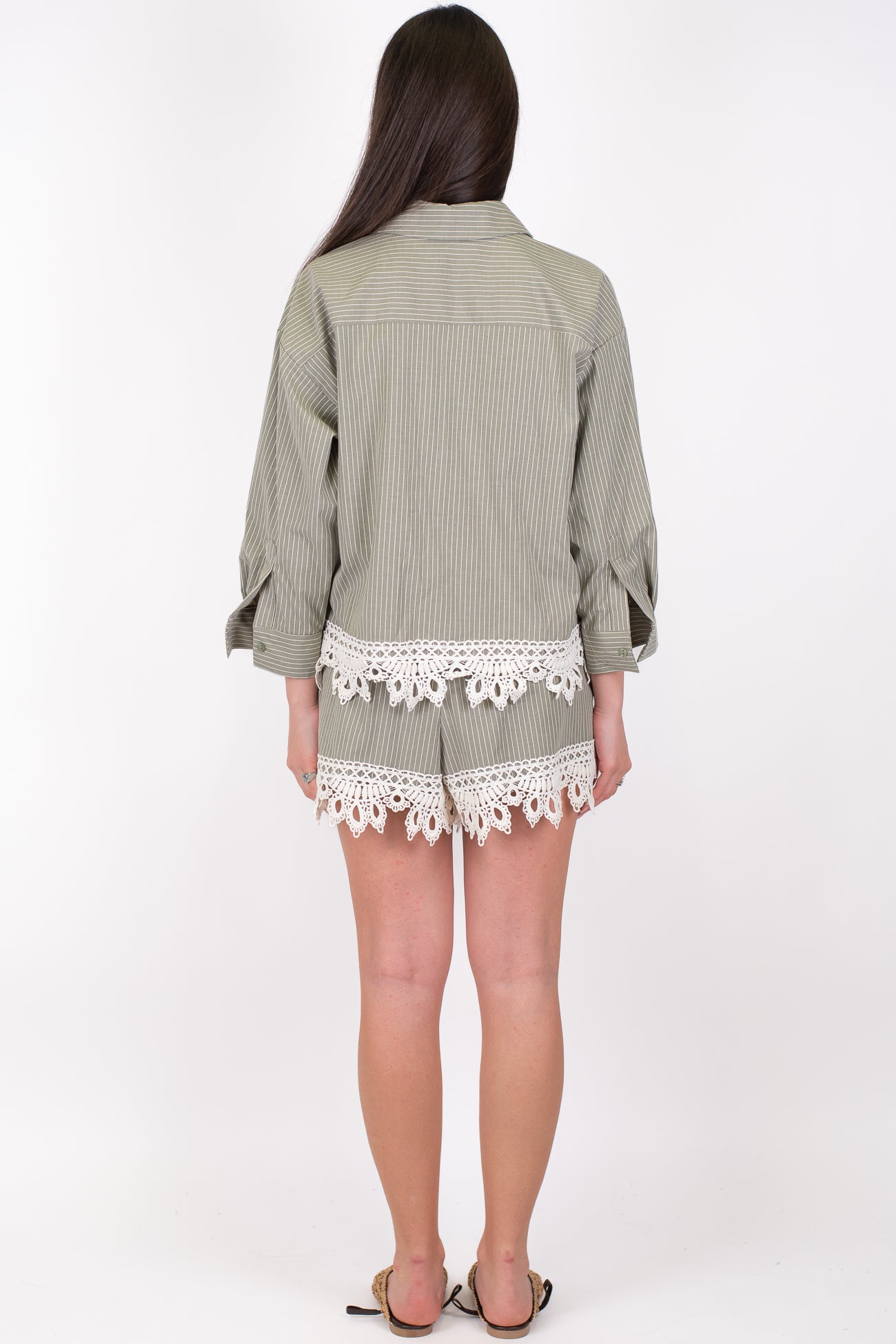Motel - Coordinato camicia e shorts fantasia a righe con pizzo sul fondo