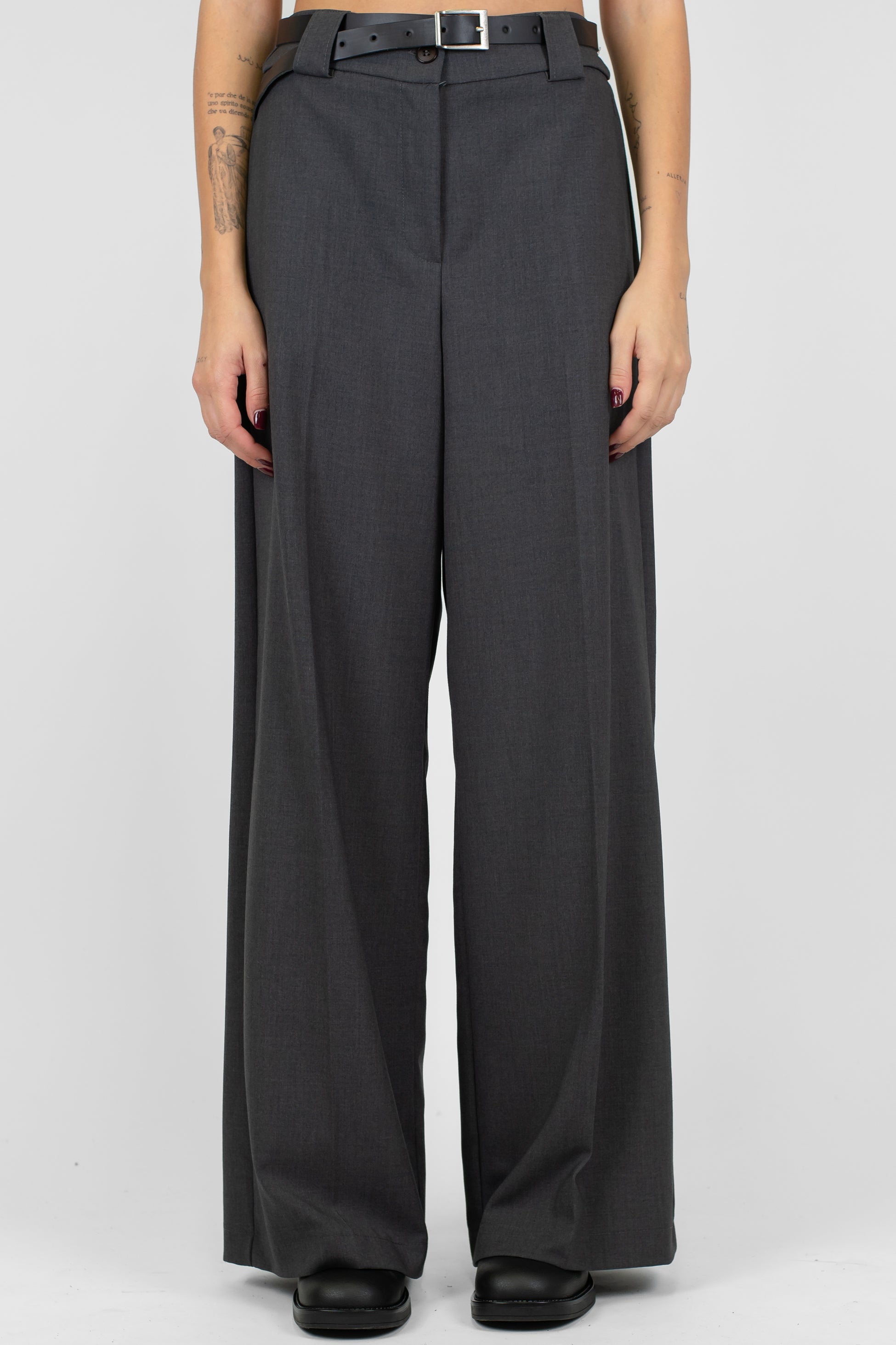 Tensione in - Pantalone palazzo con elastico sul retro