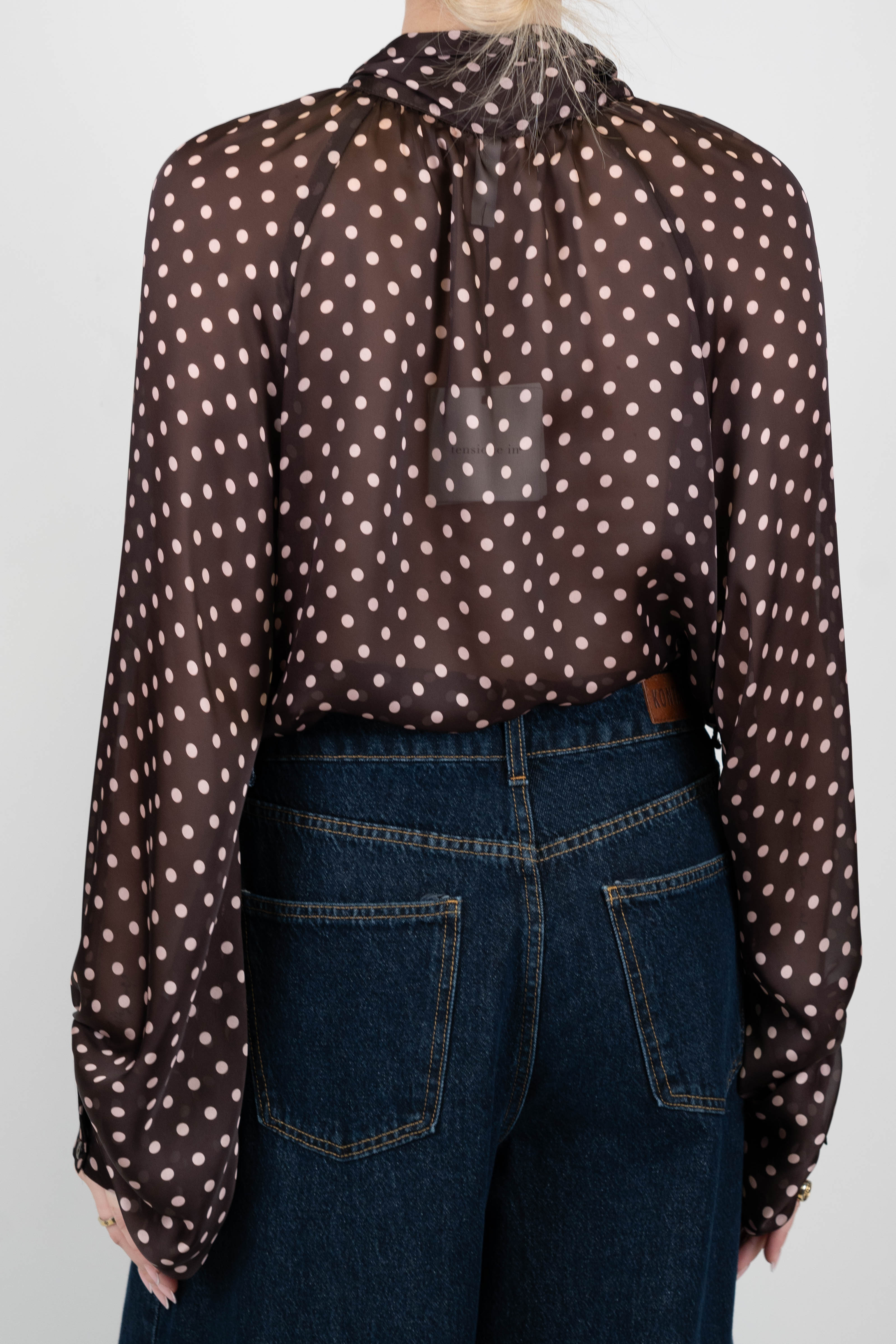 Tensione in - Blusa fantasia pois con fiocco al collo