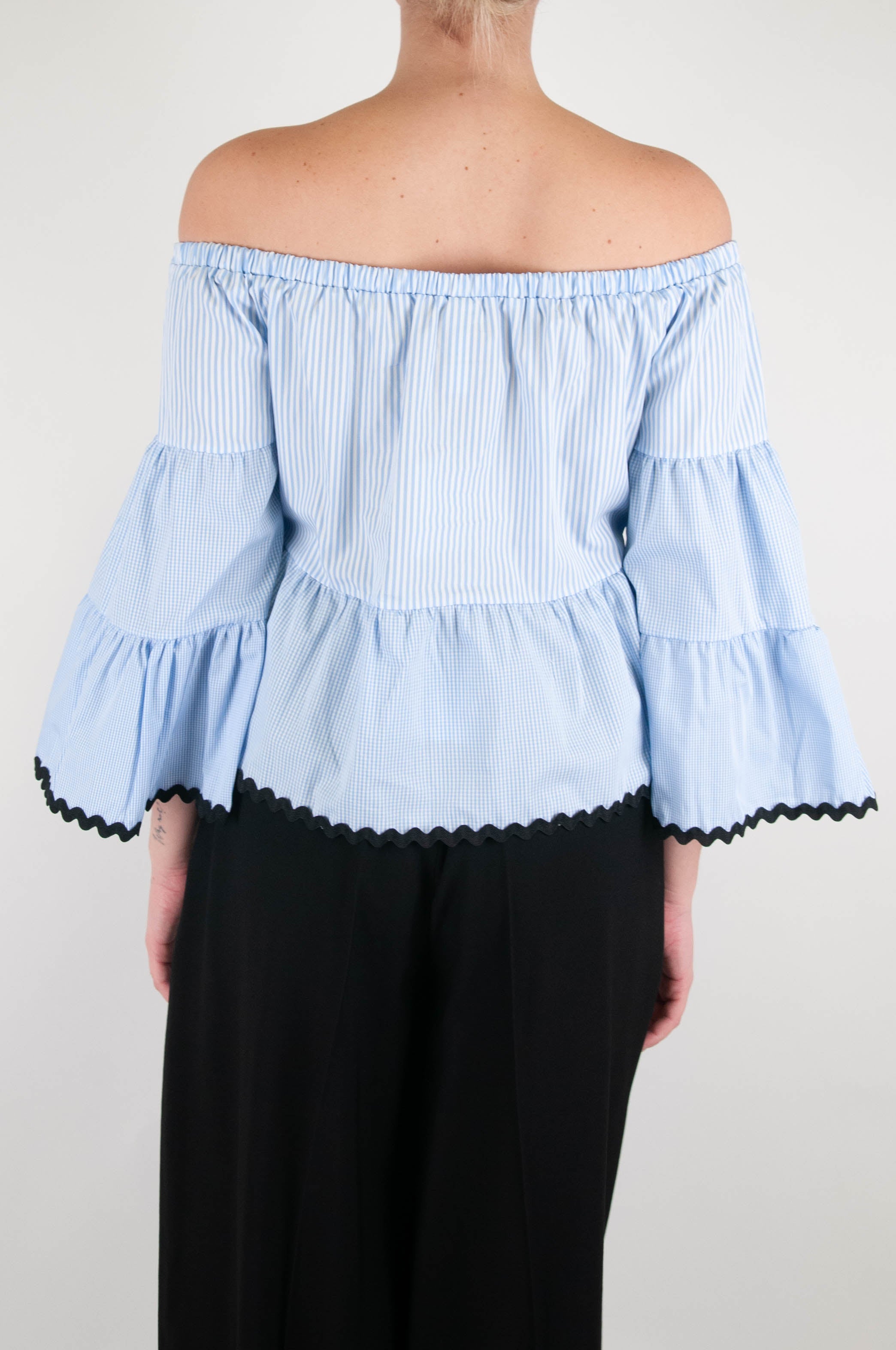 Tension in - Striped top with shiffer neckline and flounces