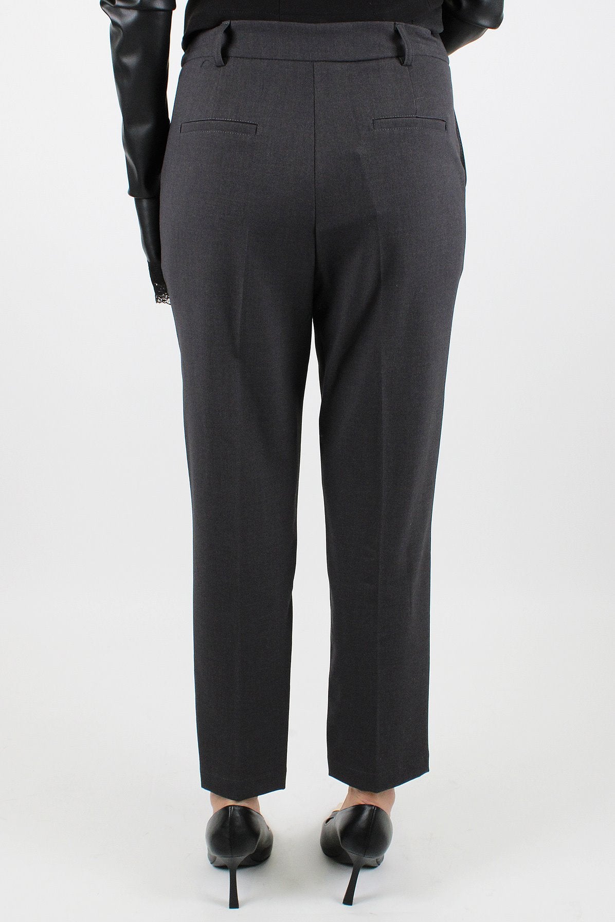 Tensione in - Pantalone slim con abbottonatura asimmetrica
