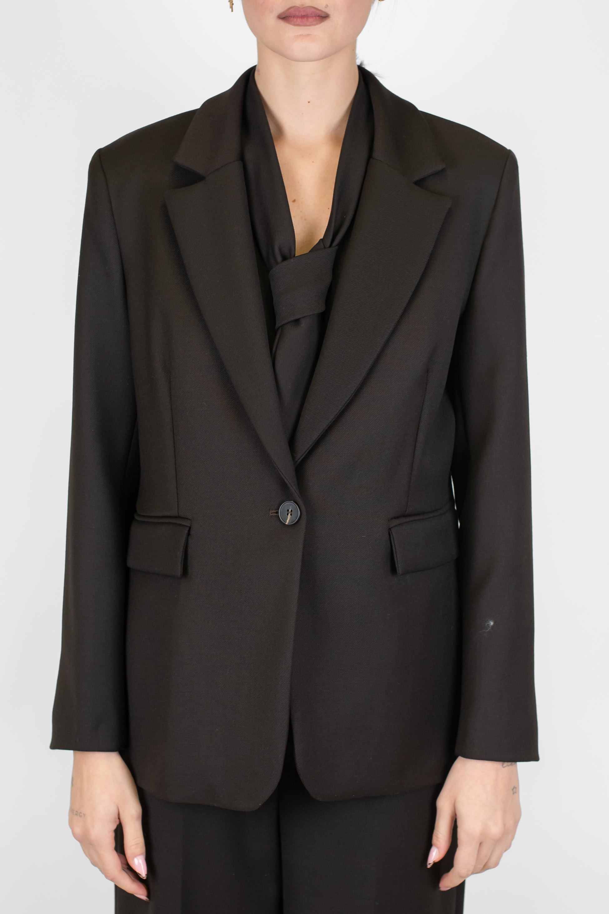 Tensione in - Giacca monopetto con chiusura ad un bottone