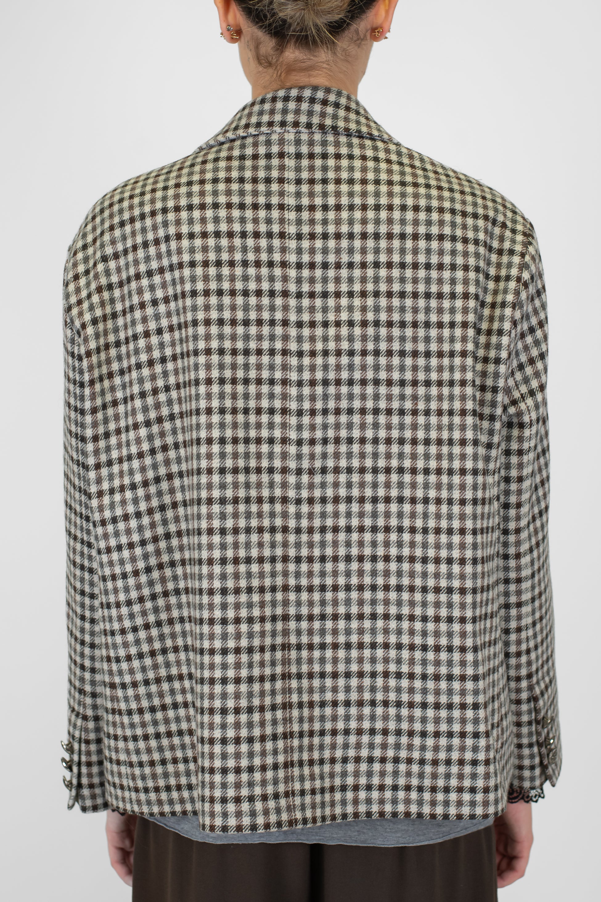 Tensione in - Giacca doppiopetto microfantasia quadri in misto lana con spille