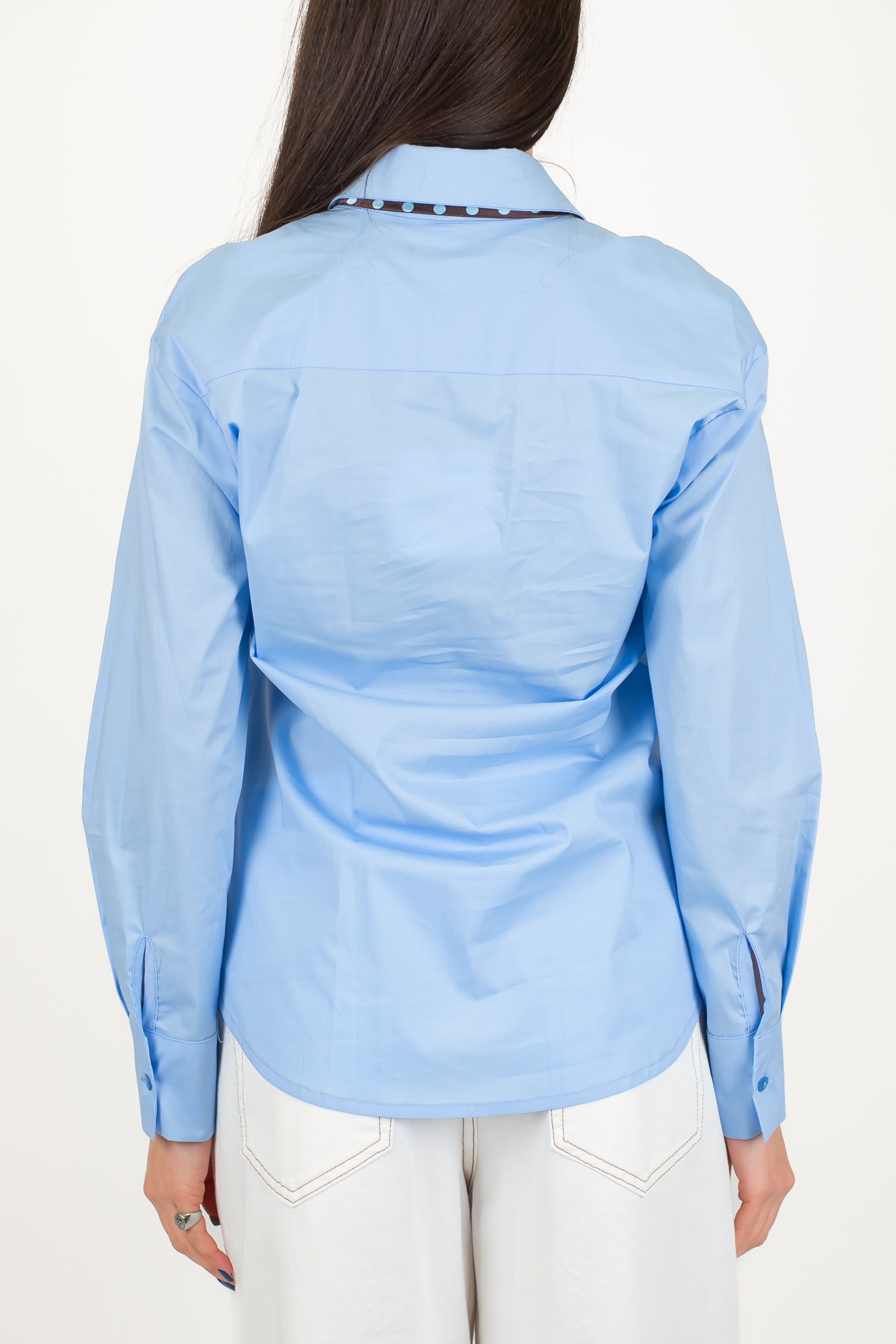 Tensione in - Camicia con cravatta a contrasto fantasia pois