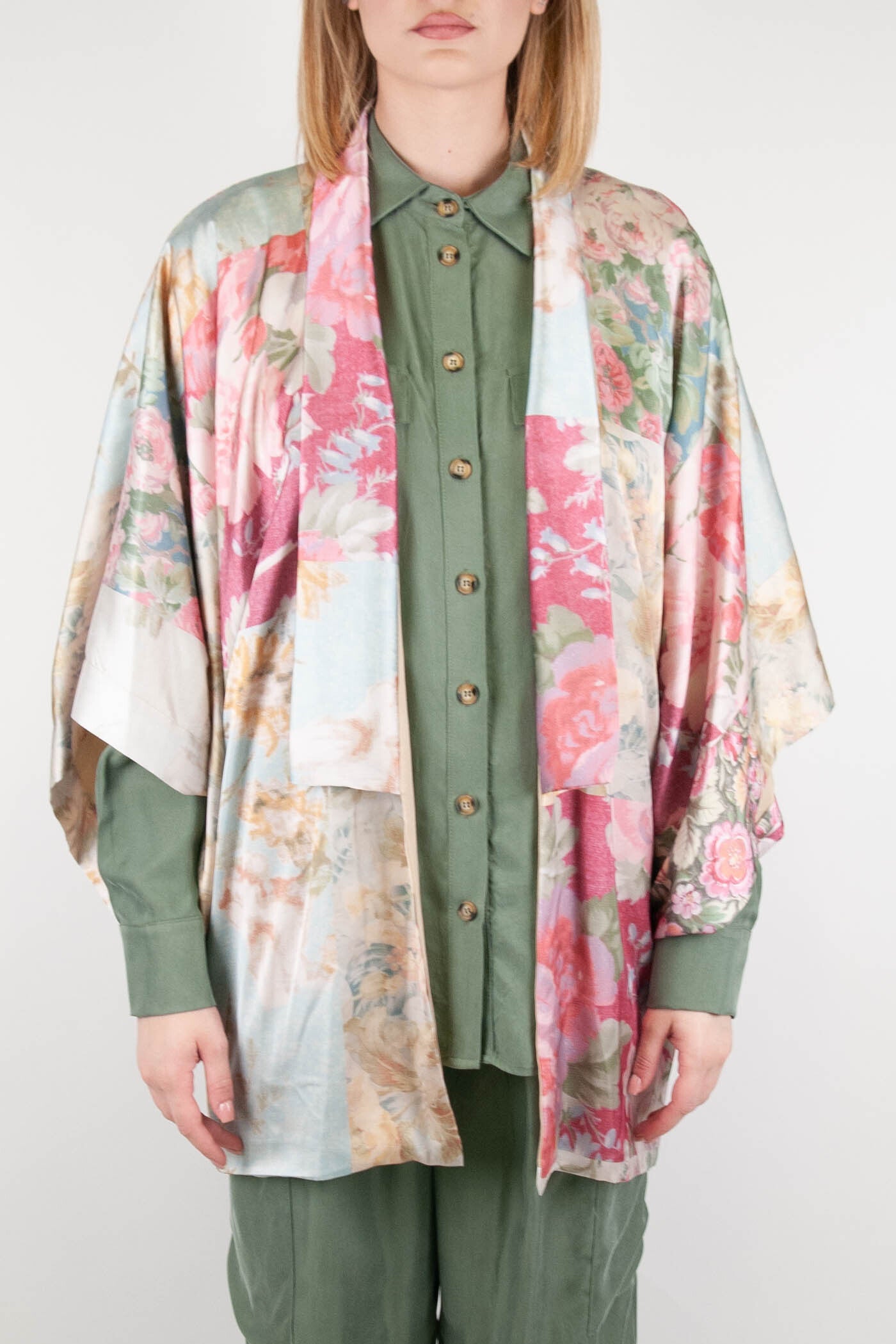 Dixie - Floral patterned viscose kimono with three-quarter sleeves