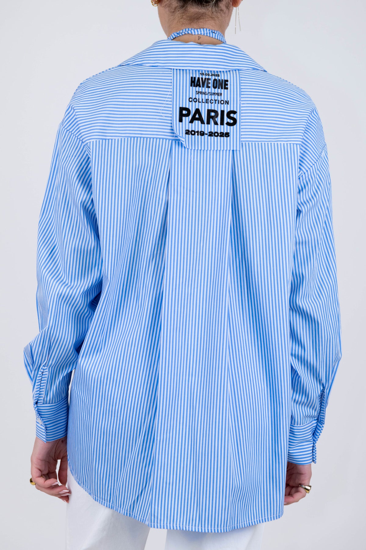 Haveone - Camicia over a righe con rosa al collo ed etichetta intessuto sul retro