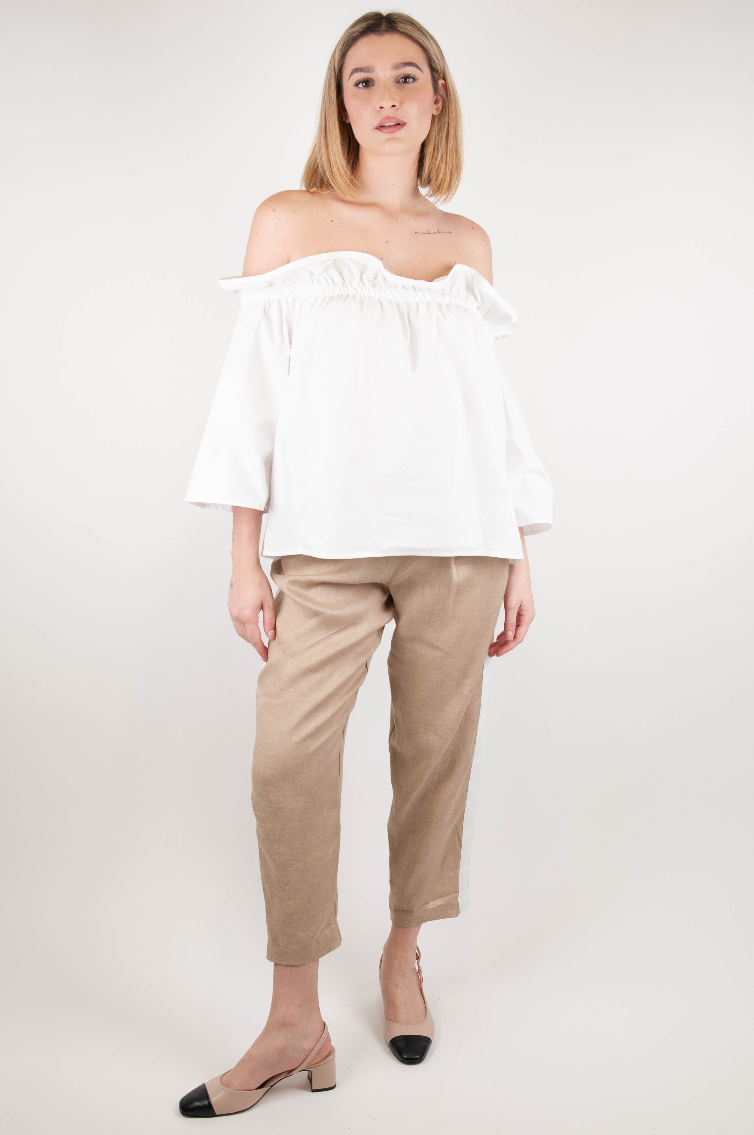 Tension in - Linen trousers with pleats and side band