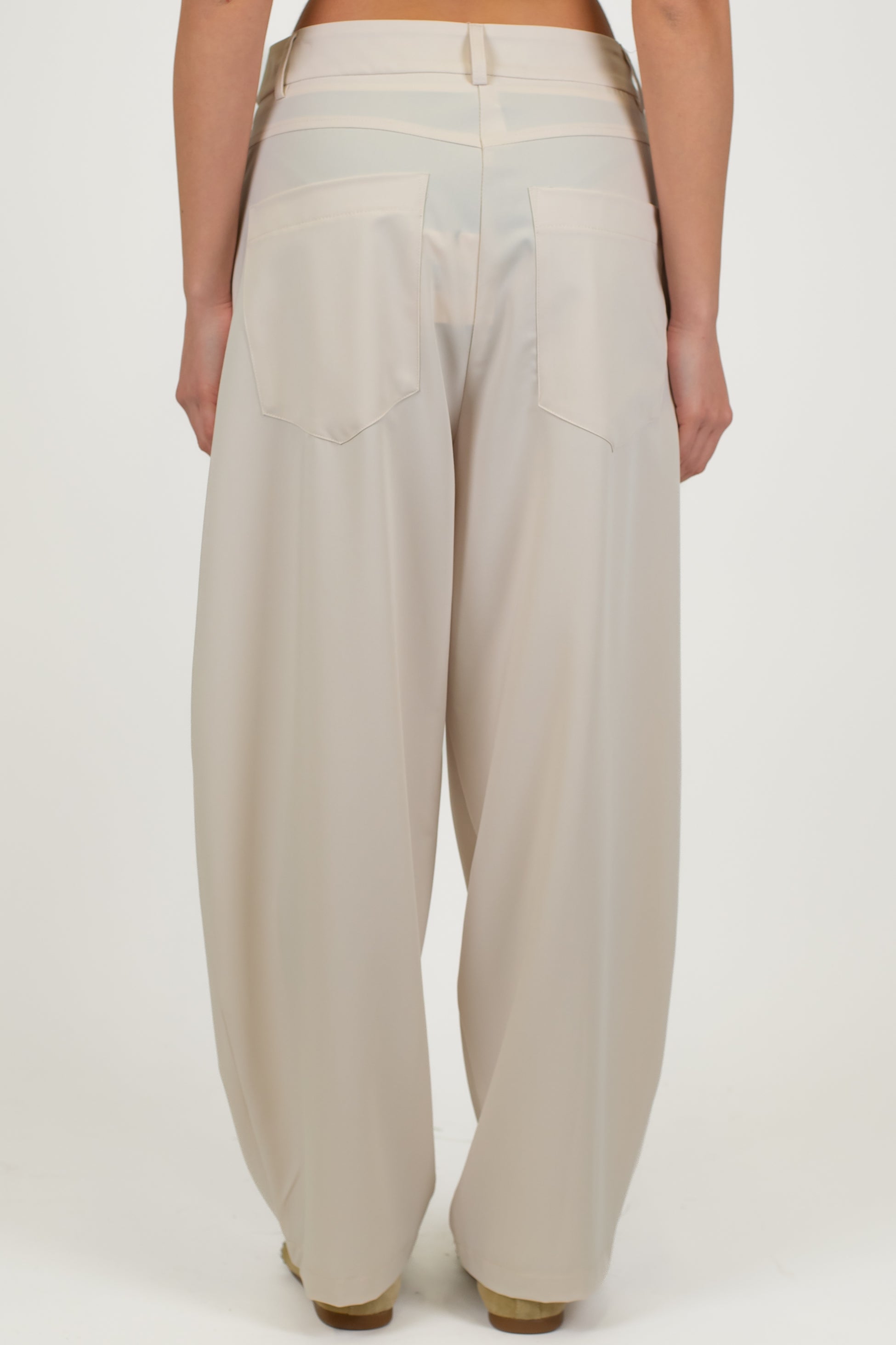 Tensione in - Pantalone ballon con tasconi posteriori