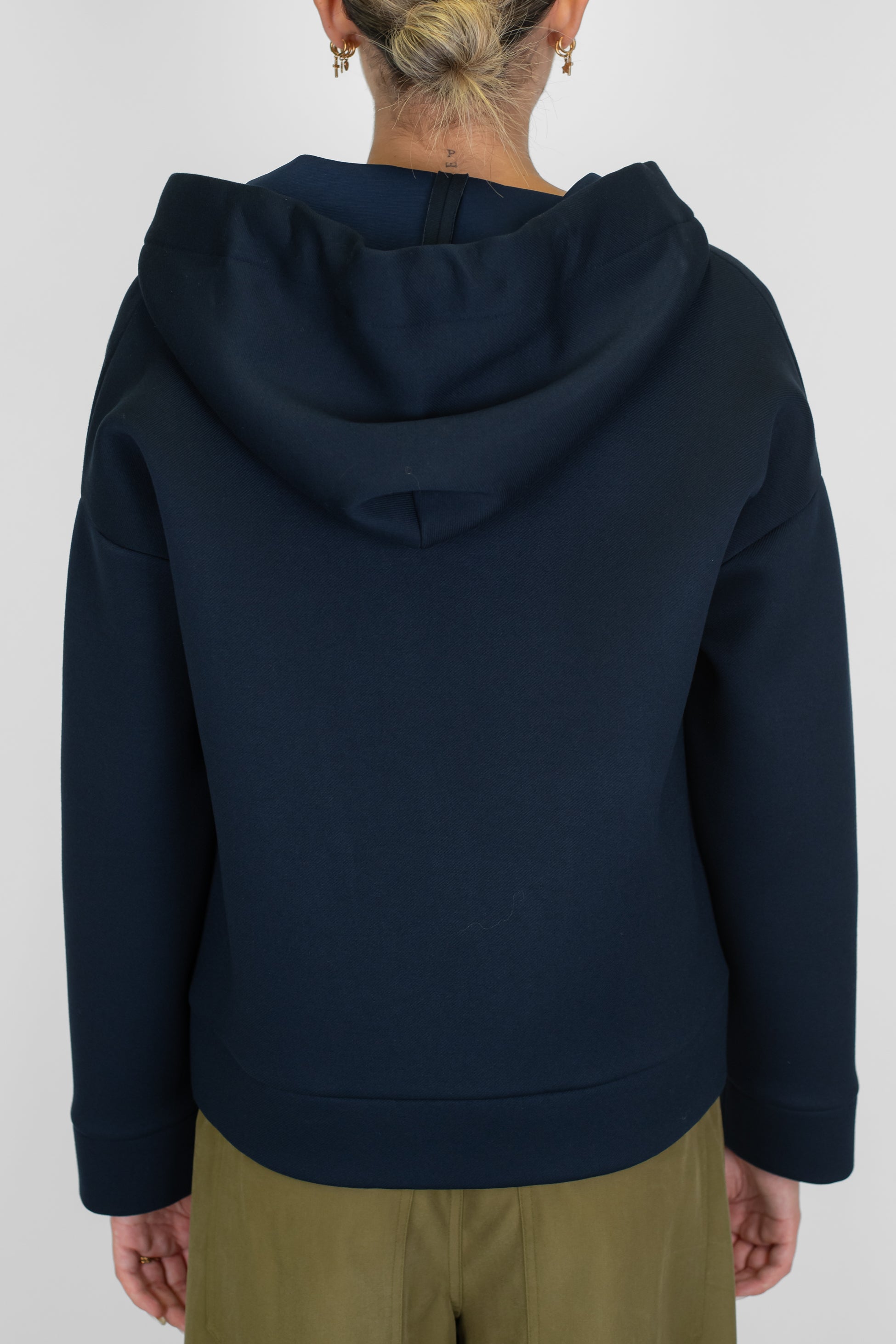 Tensione in - Felpa in neoprene con cappuccio e chiusura con zip