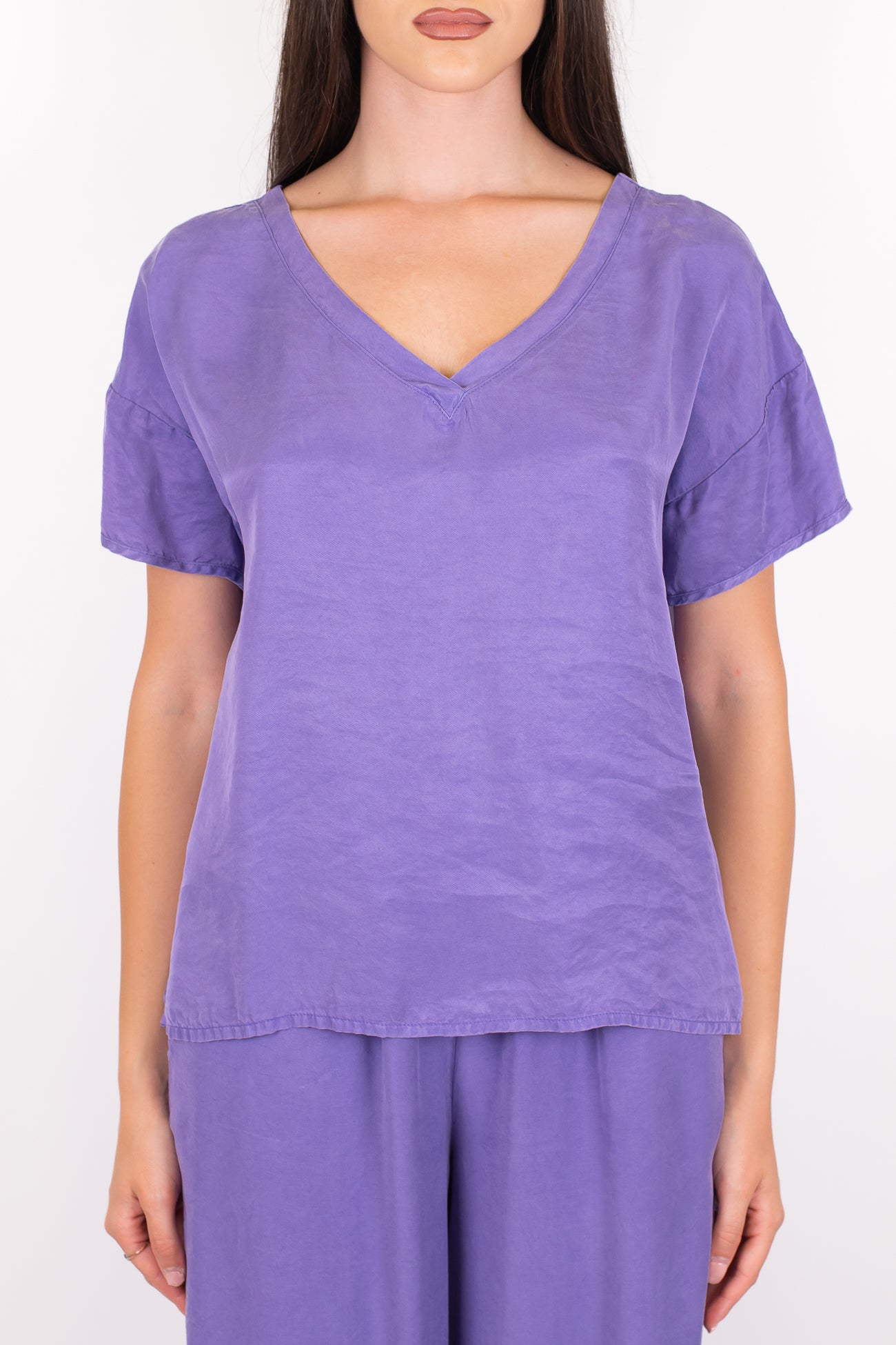 Tensione in - T-shirt scollo a V in lyocell mano cupro