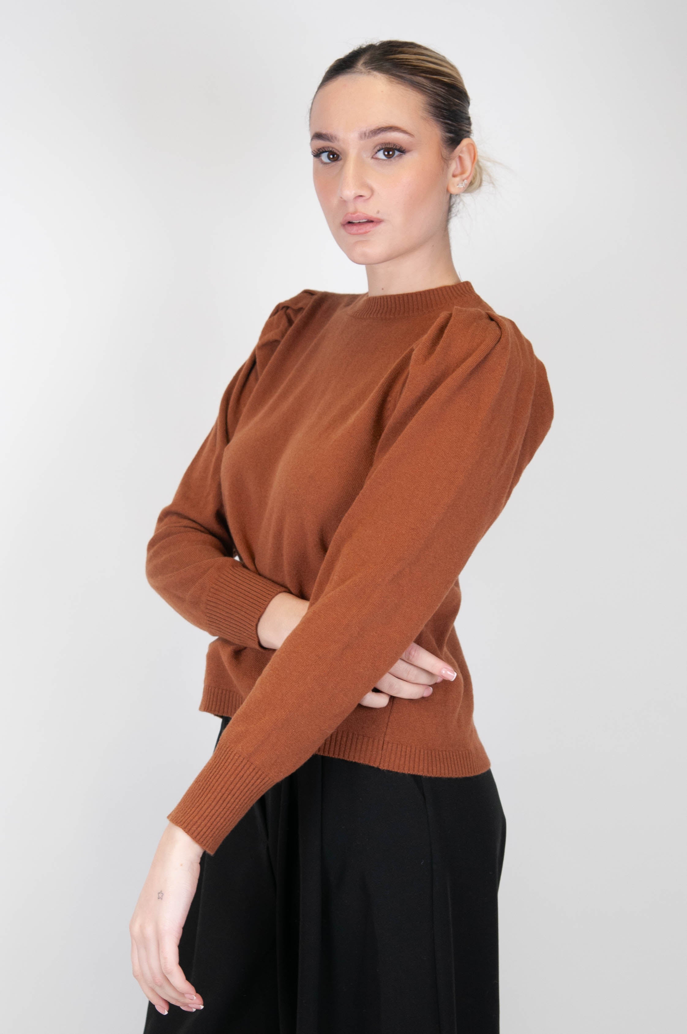 Tensione in - Maglia girocollo con spalle a sbuffo in misto lana e cashmere