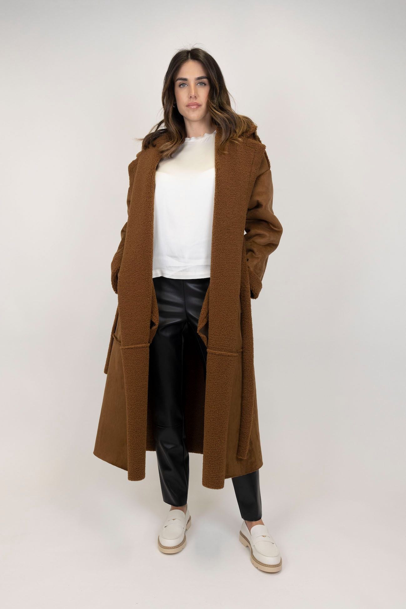 Tension in - Long eco-sheepskin with belt